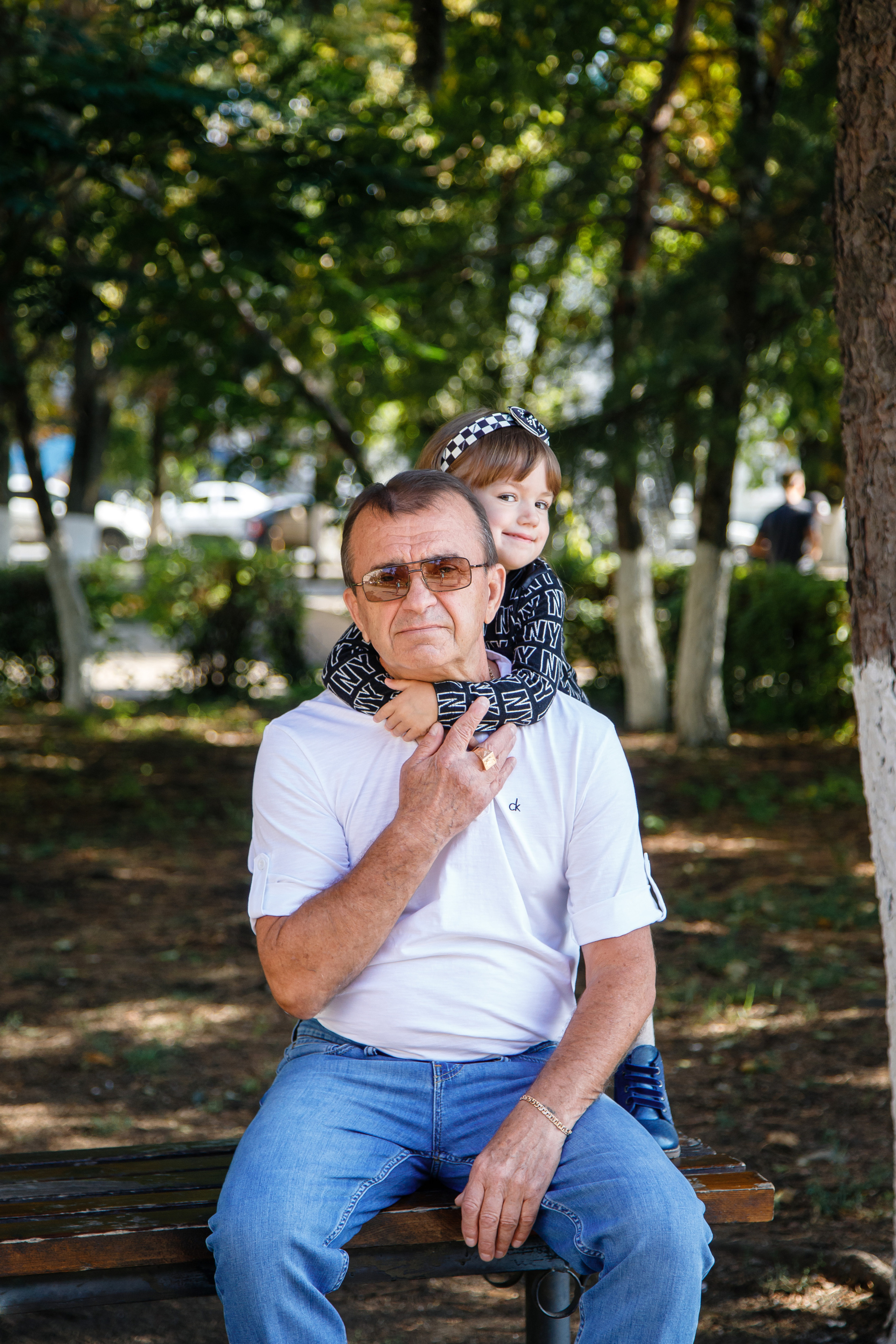 Прогулка с дедушкой. Выпускной альбом Шахты Ростов