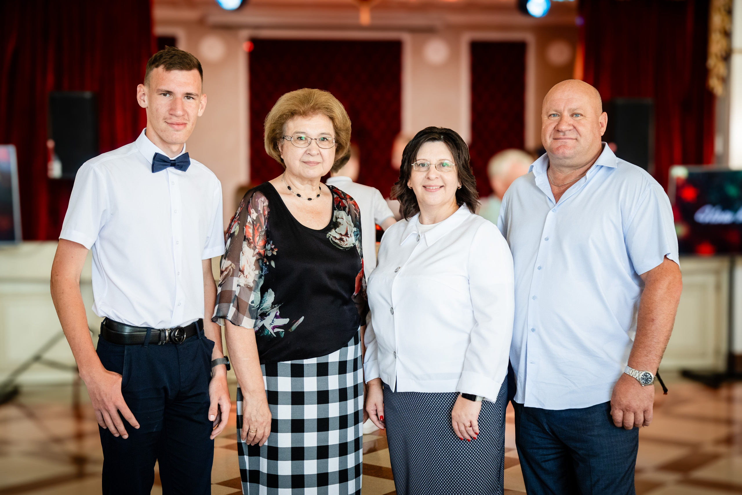 Школьный выпускной. Детский фотограф видеограф в Хабаровске Михаил Орлов