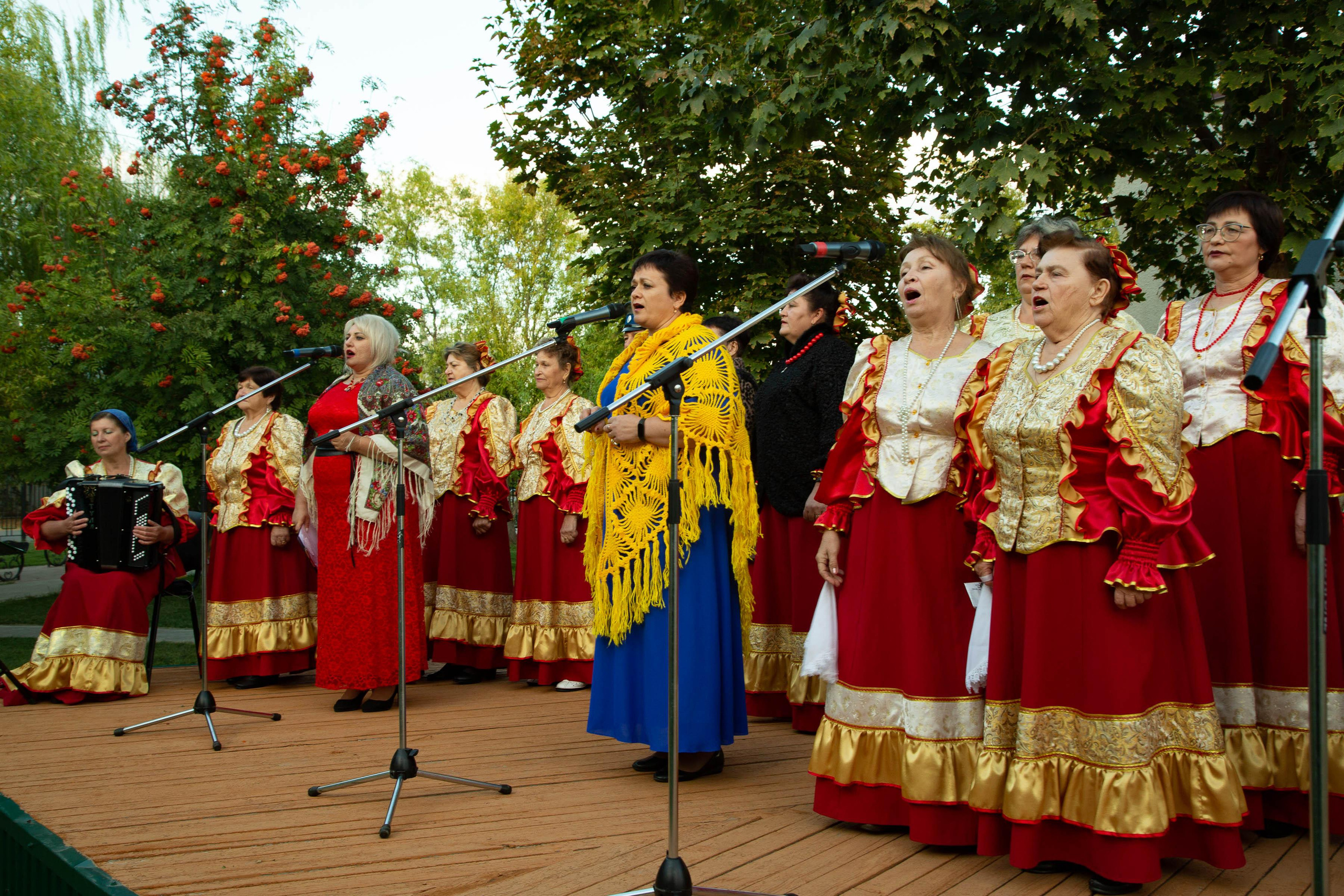 Лето в парке. Кардаиловский народный хор. Валерий Логачев. Фото, музыка, видео — для души