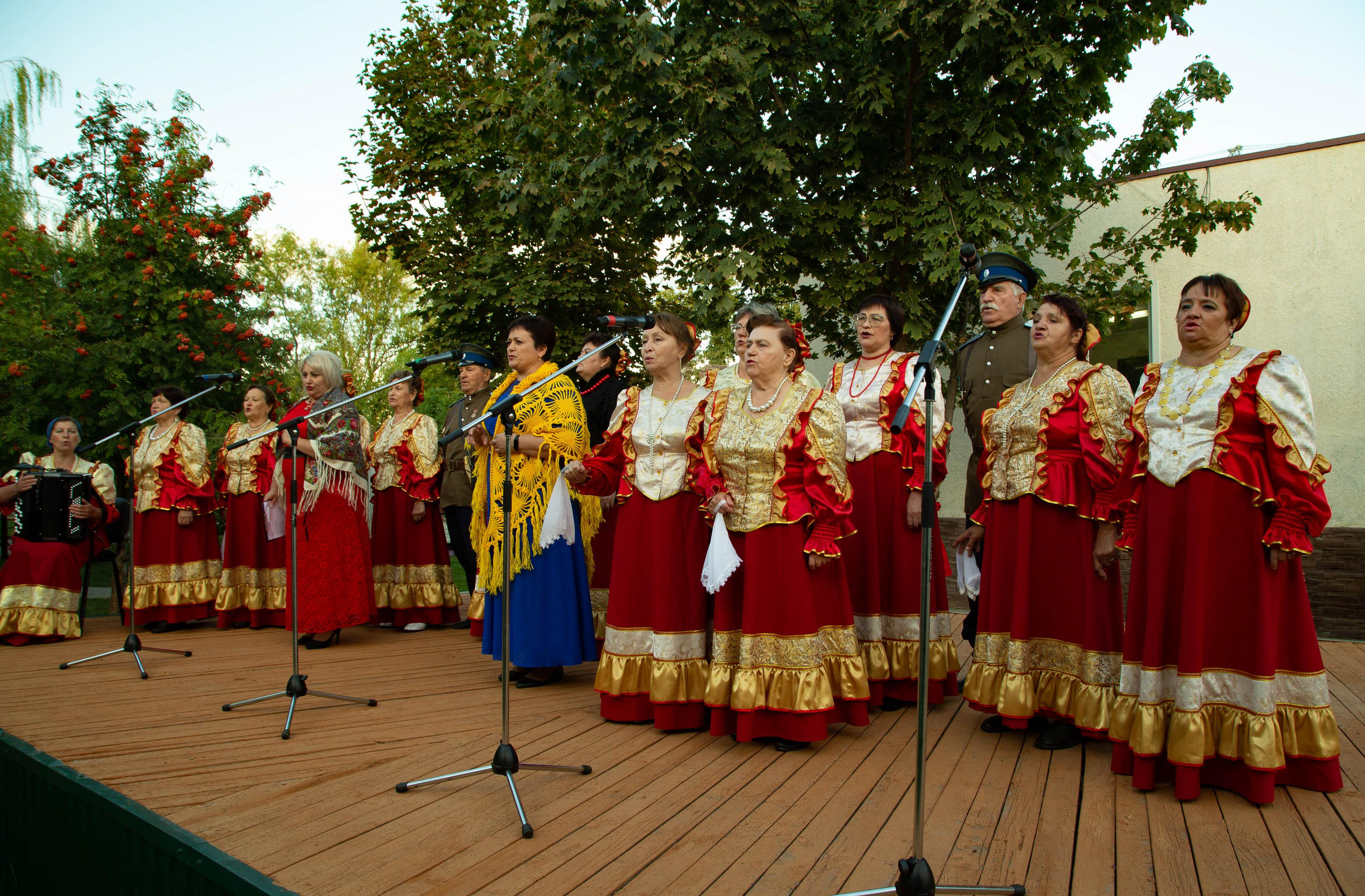 Лето в парке. Кардаиловский народный хор. Валерий Логачев. Фото, музыка, видео — для души