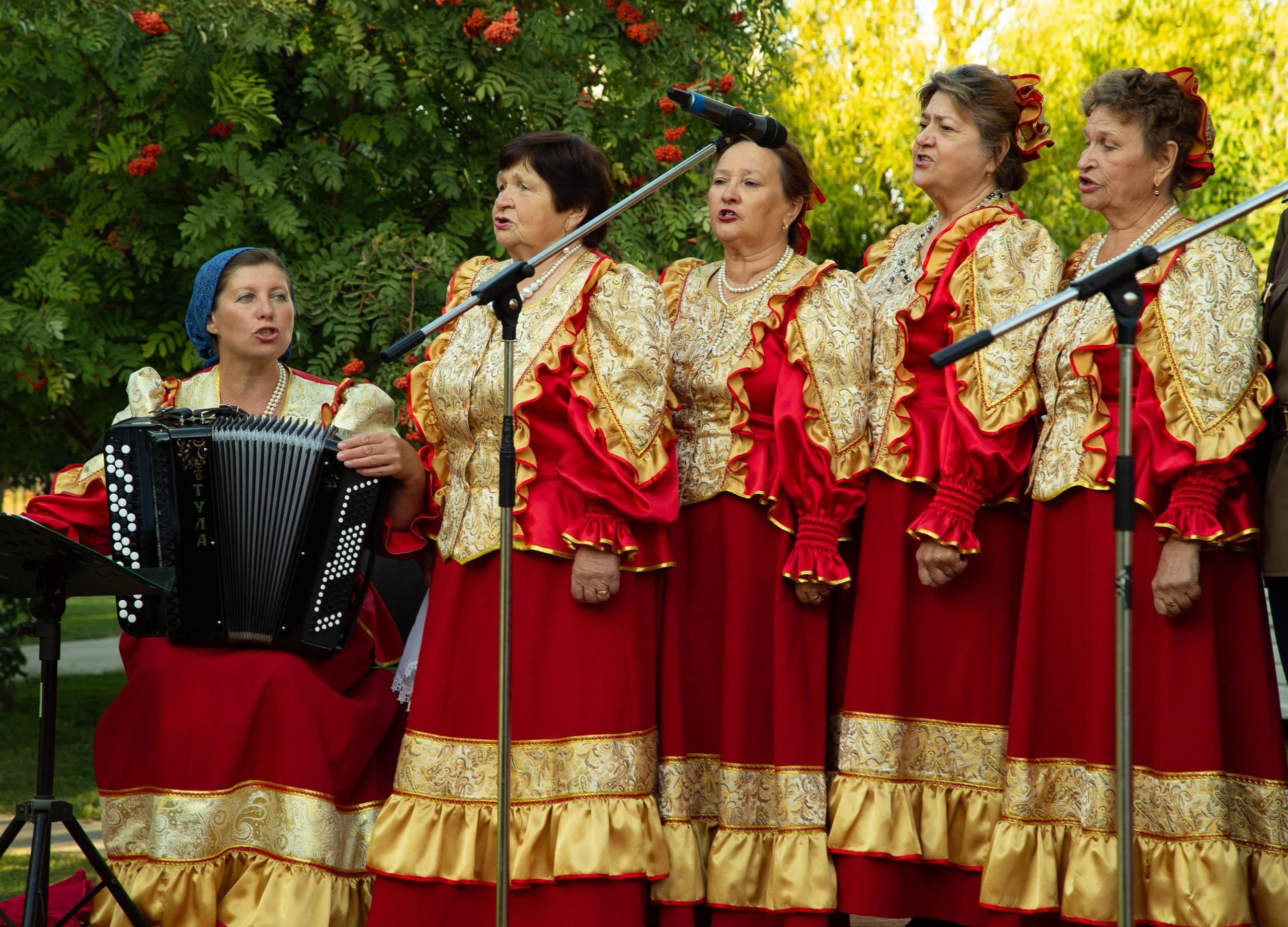 Лето в парке. Кардаиловский народный хор. Валерий Логачев. Фото, музыка, видео — для души