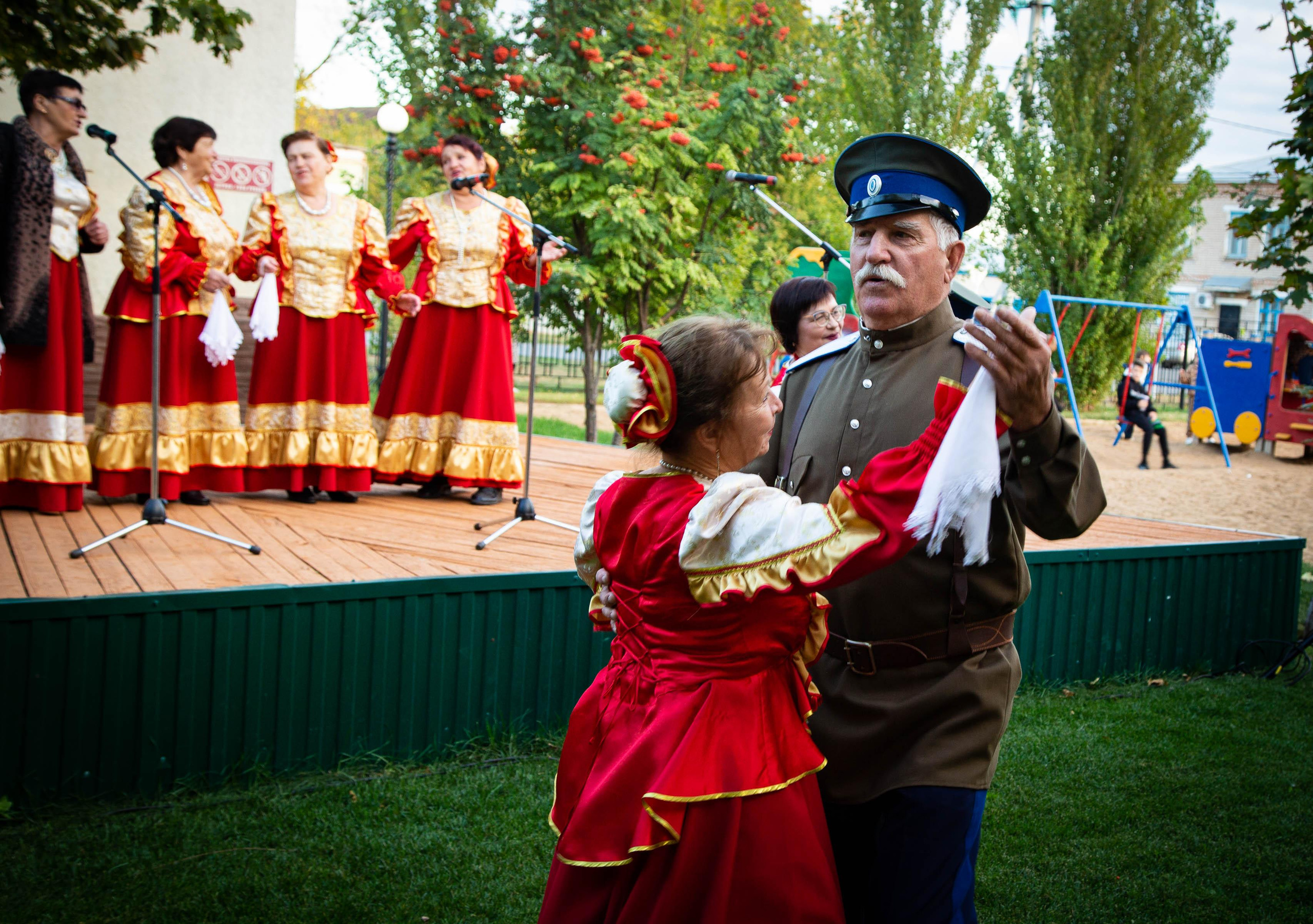 Лето в парке. Кардаиловский народный хор. Валерий Логачев. Фото, музыка, видео — для души