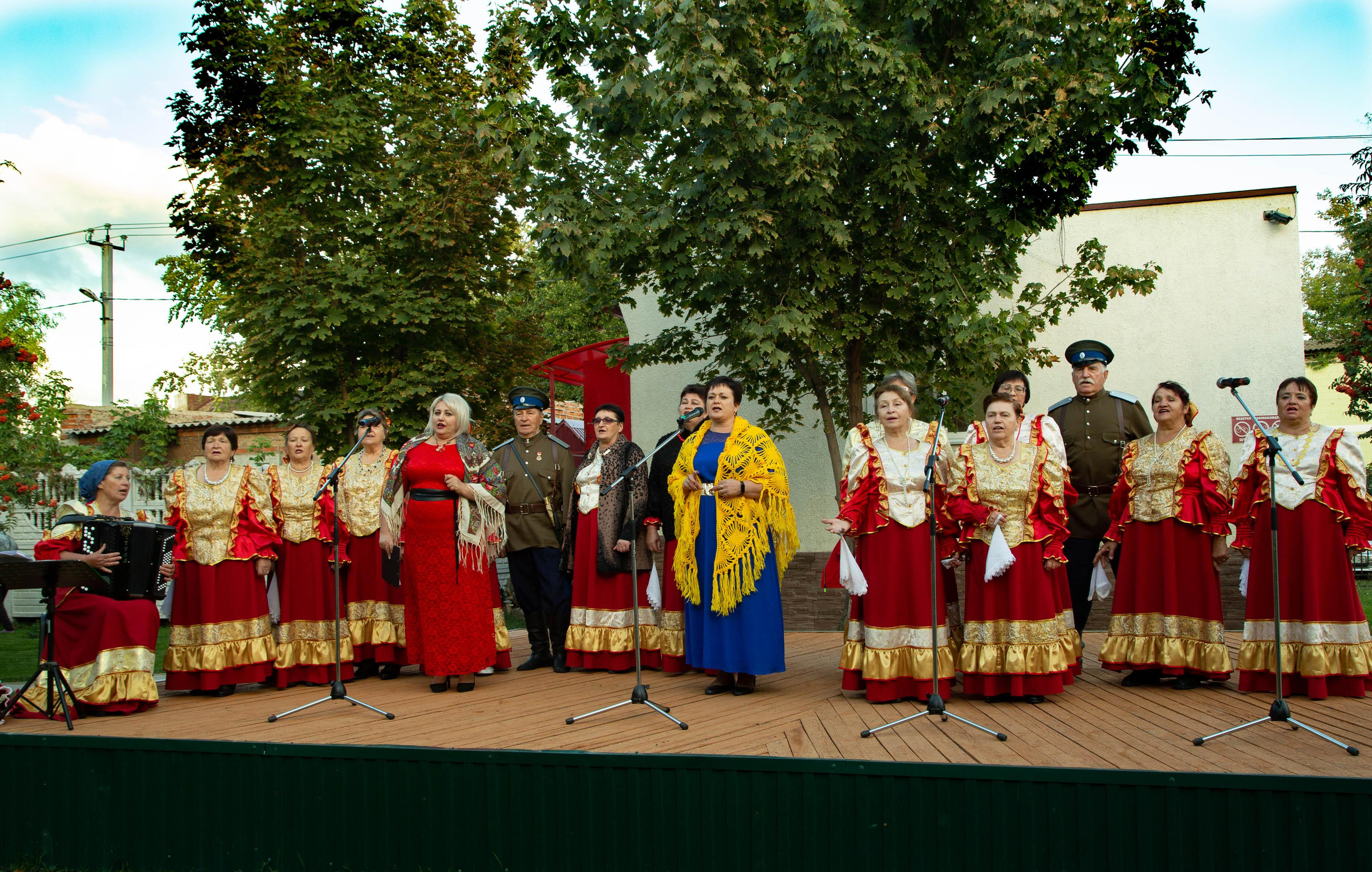 Лето в парке. Кардаиловский народный хор. Валерий Логачев. Фото, музыка, видео — для души