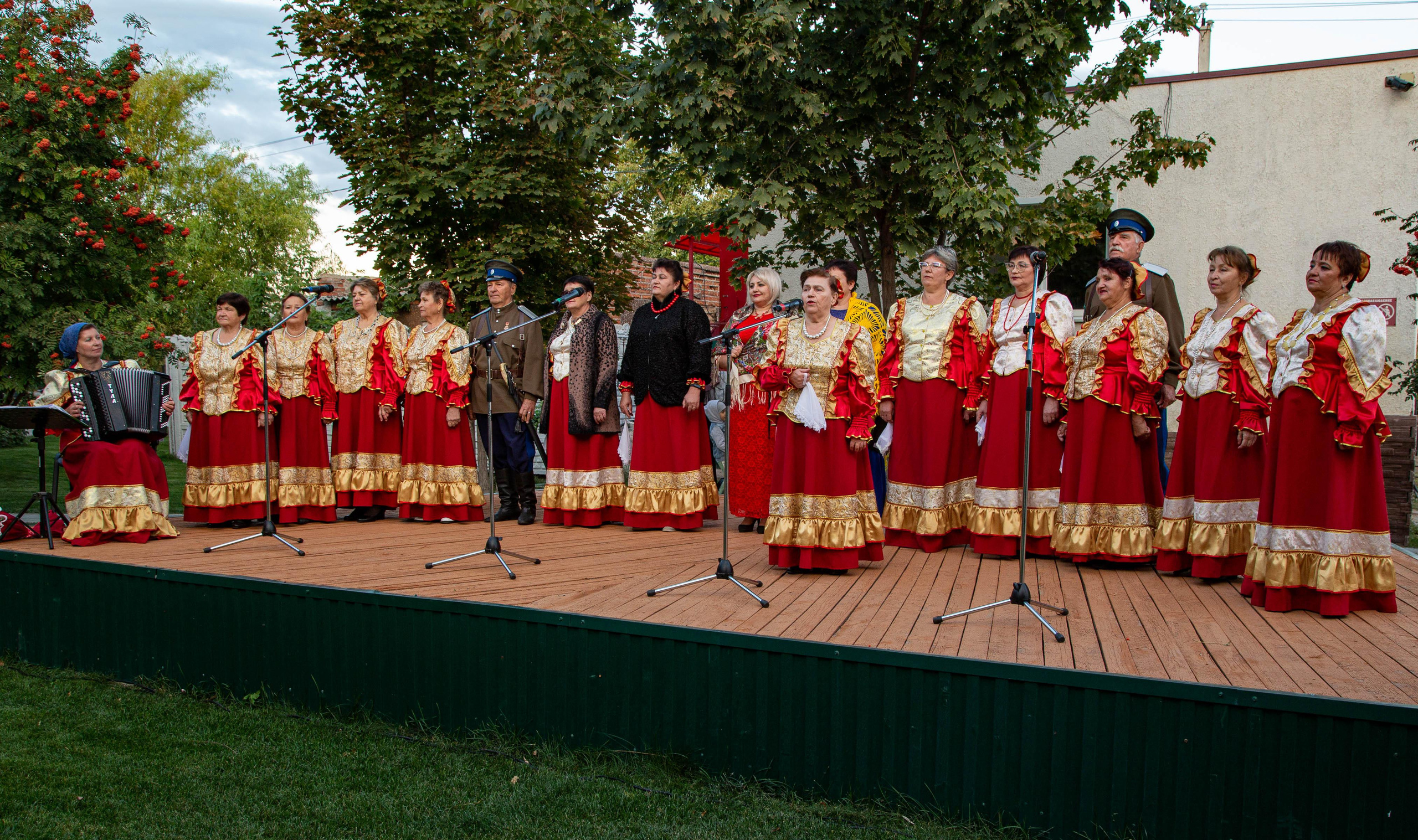 Лето в парке. Кардаиловский народный хор. Валерий Логачев. Фото, музыка, видео — для души