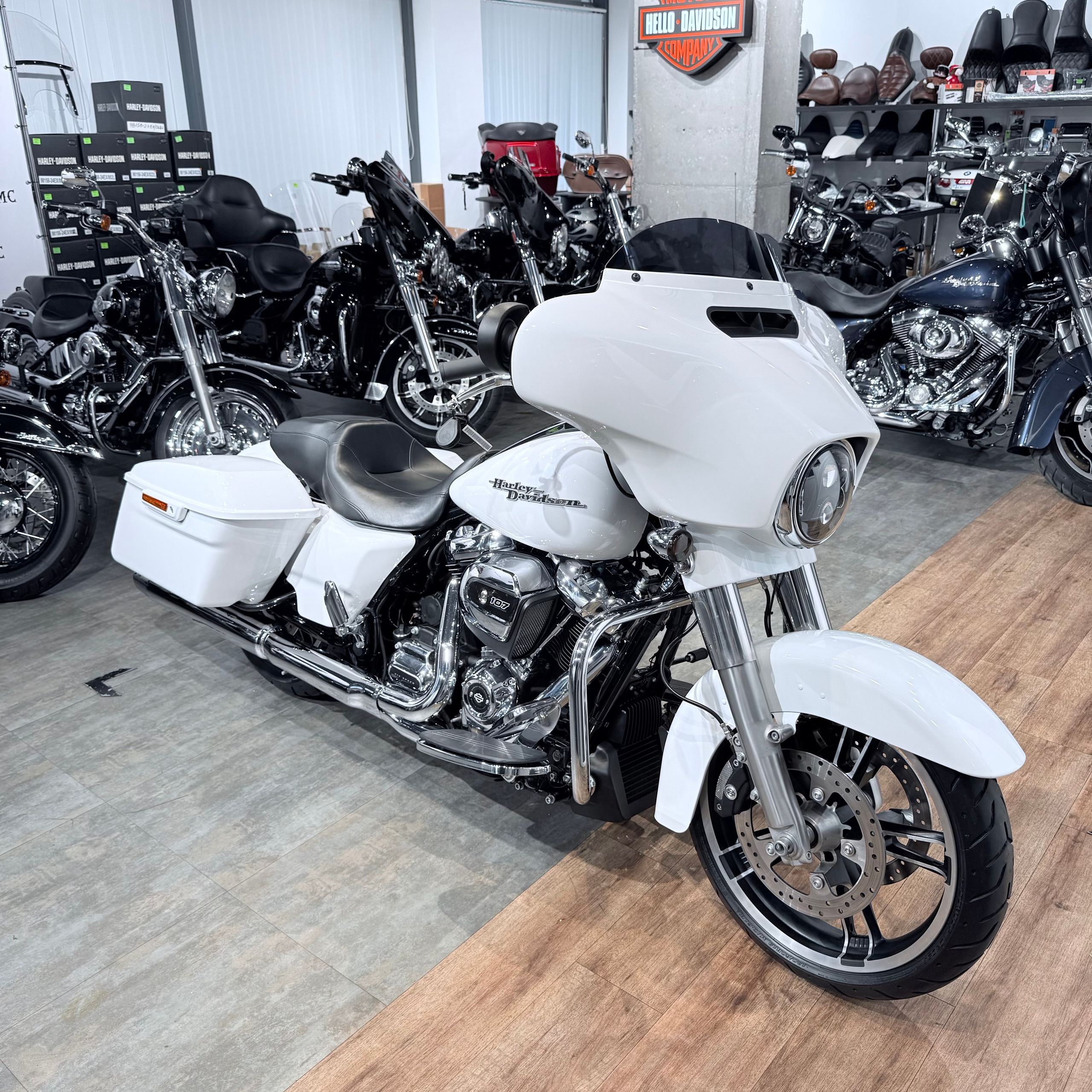 Мотоциклы Harley-Davidson 2017 Street Glide 107 АВS ICE (Touring) — купить мотоцикл. Hello Davidson, Москва. Только хорошие мотоциклы…