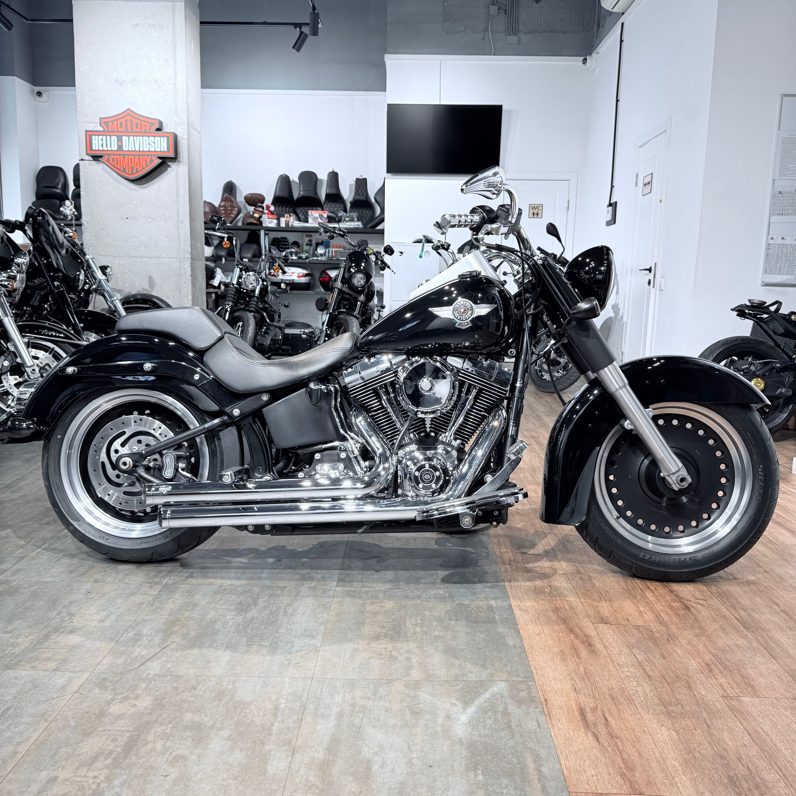 2011 Fat Boy АВS Vivd Вlаck Vanсе & Hinеs. Hello Davidson, Москва. Только хорошие мотоциклы…