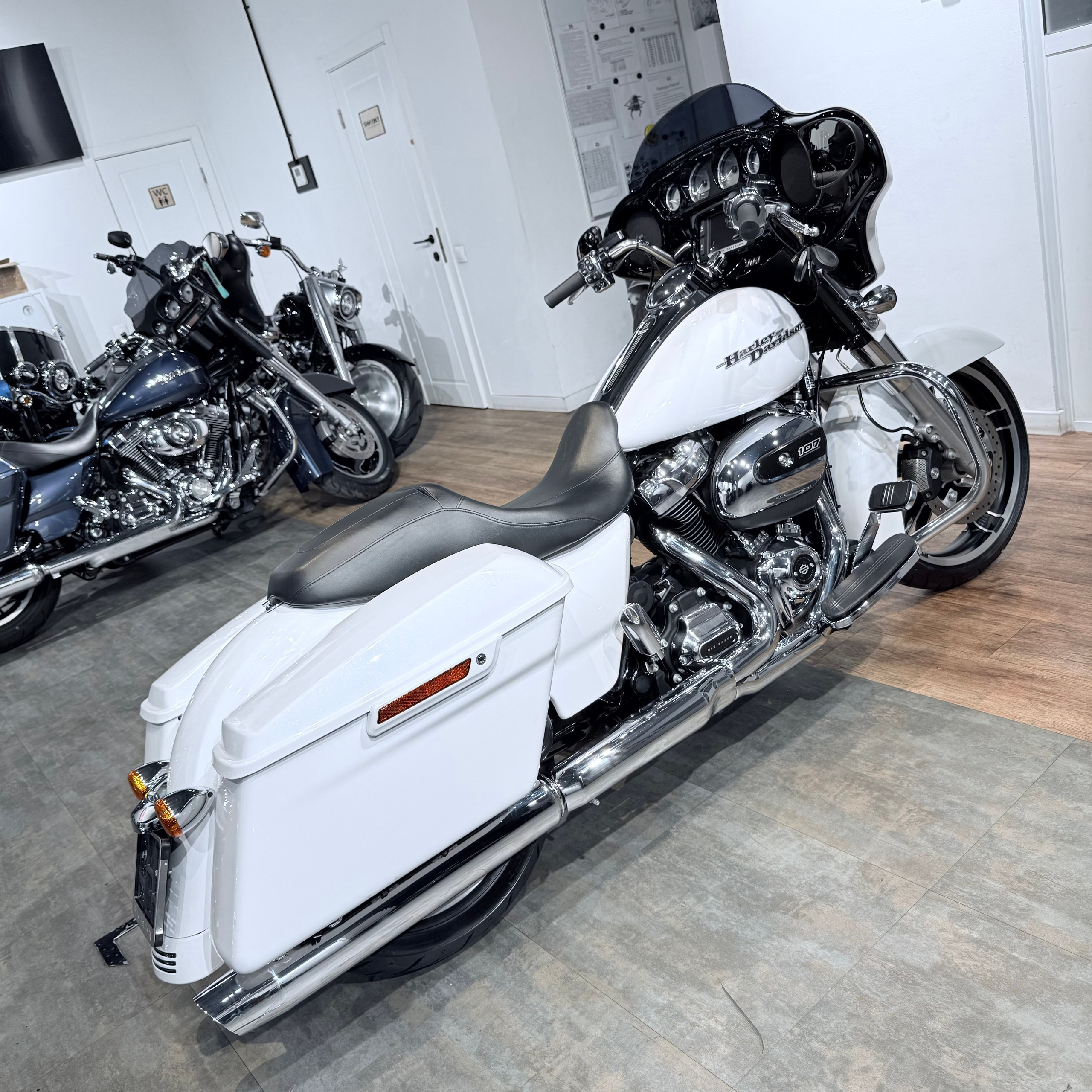 Мотоциклы Harley-Davidson 2017 Street Glide 107 АВS ICE (Touring) — купить мотоцикл. Hello Davidson, Москва. Только хорошие мотоциклы…