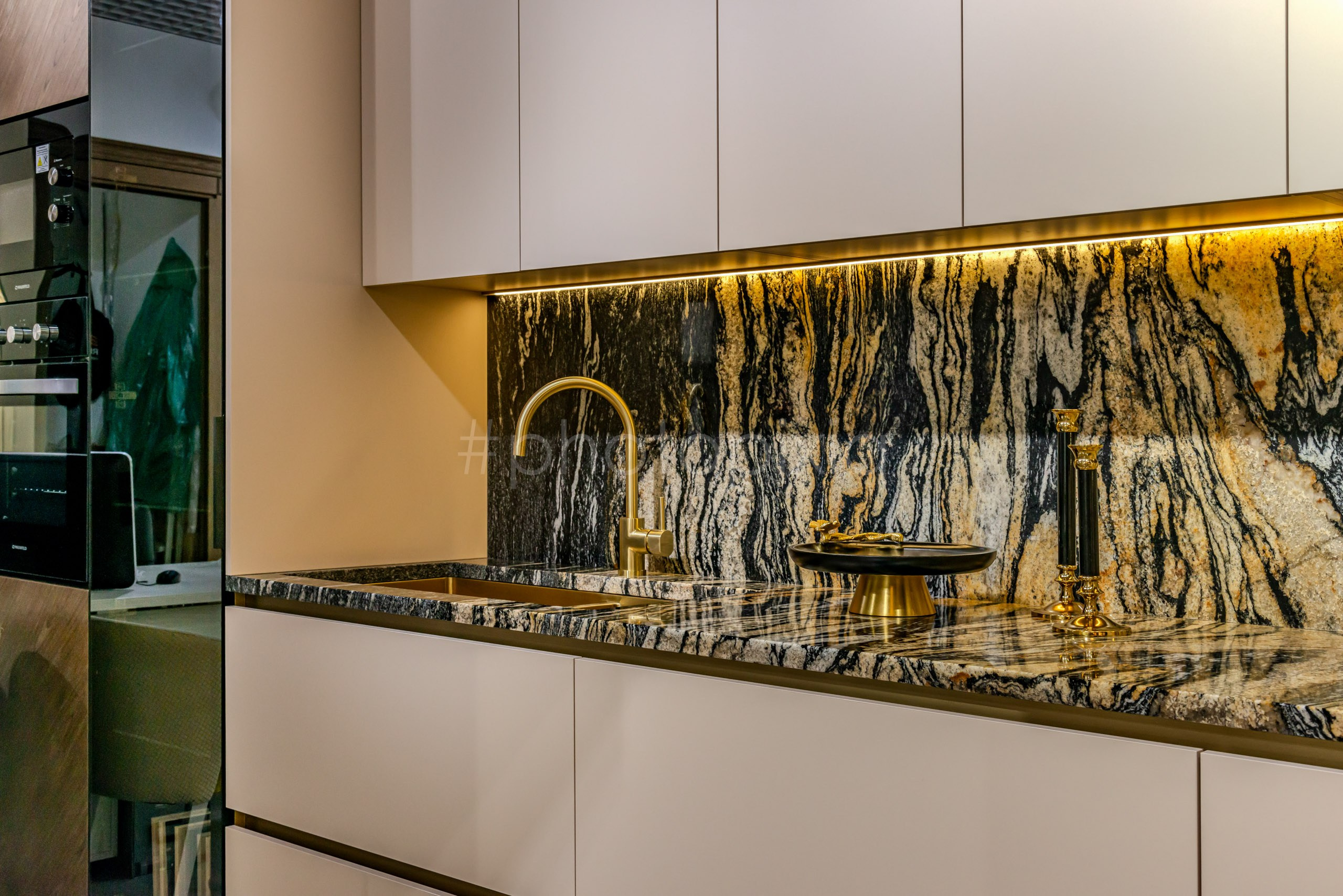 Интерьерная съёмка шоурума фабрики кухонь PRO-MOBILI. Интерьерная съёмка и виртуальные туры — Интерьерный фотограф Кузнецов Сергей (photopixiq)