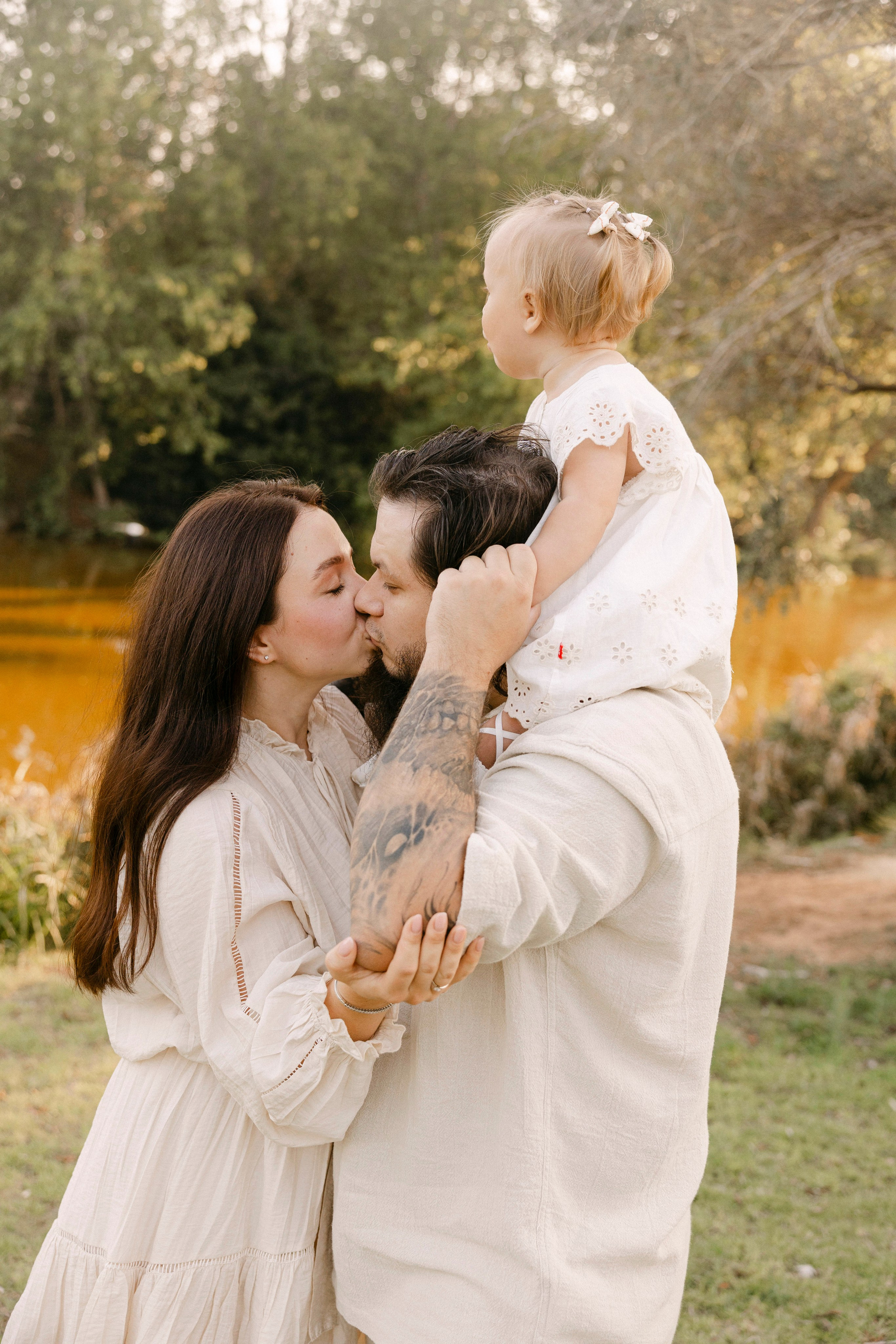 First year photoshoot inside the park (sunset). Wedding and family photographer