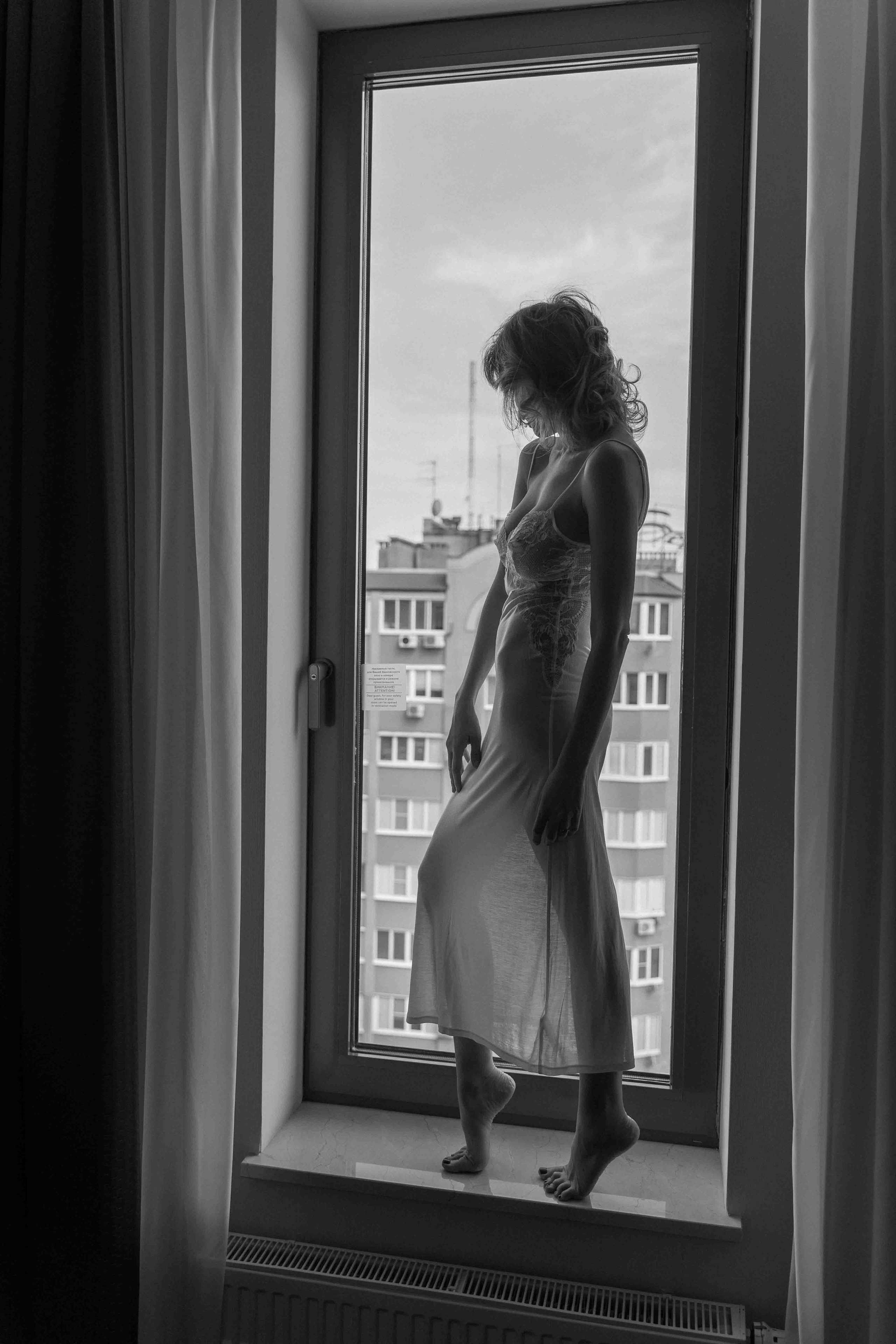 Монохром в номере отеля. Фотограф и видеограф в Москве и Абу Даби Мария Кулагина