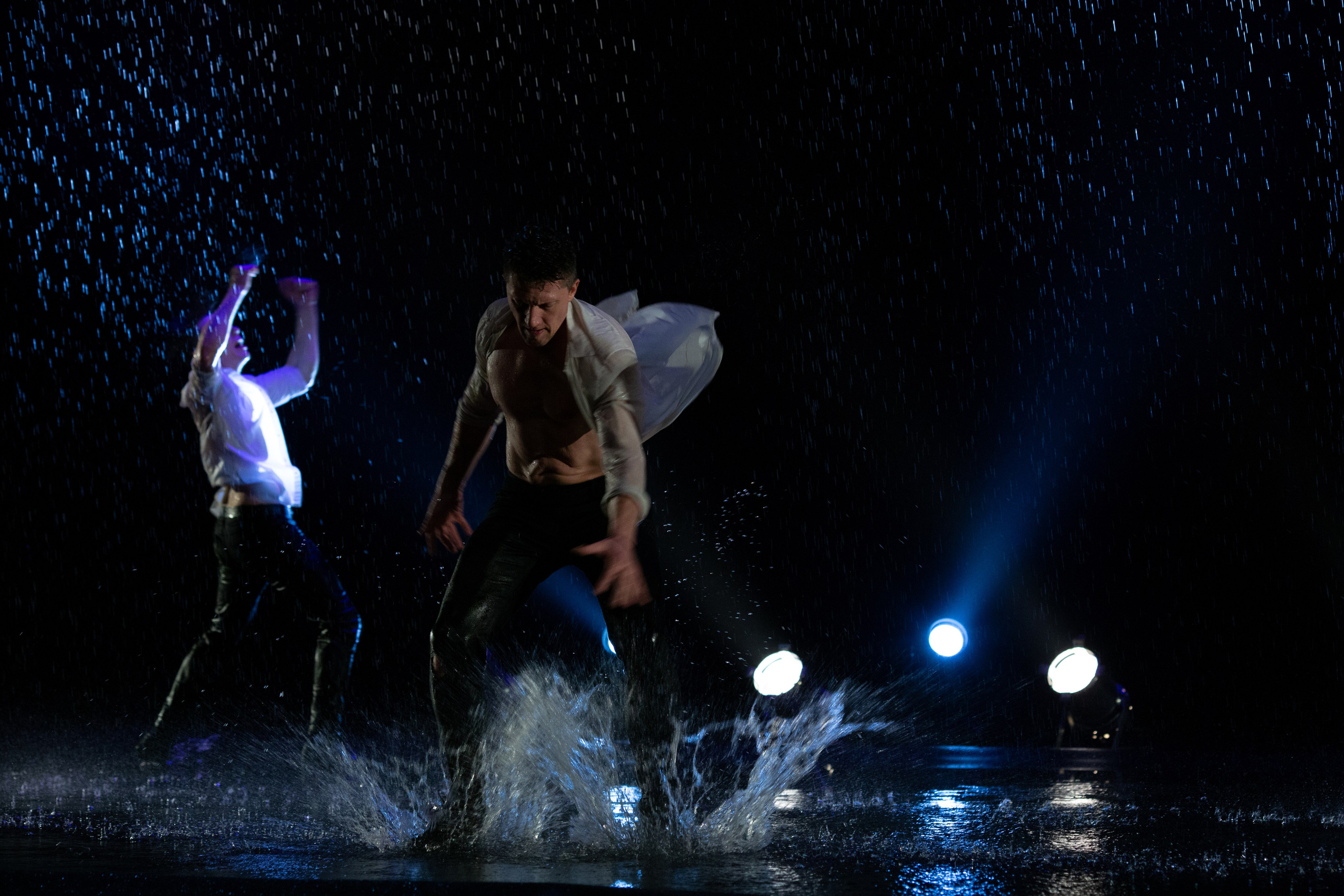 Искушение. Танец под дождём. Фотограф Антонина Свешникова. ВЫПУСКНЫЕ ФОТОКНИГИ для детских садов и школ. Москва, Владимир