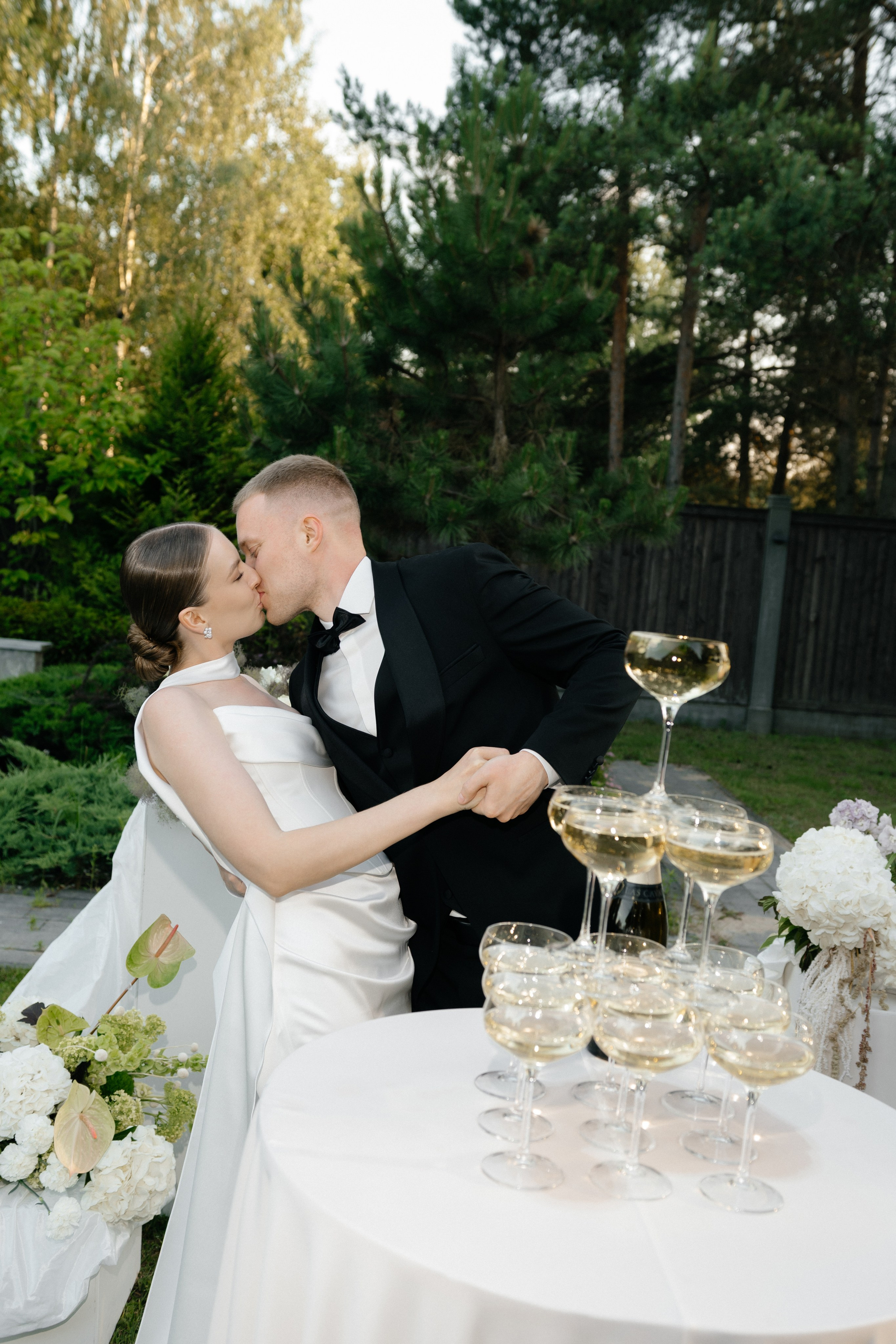 Wedding day in DELICE CHALET. Wedding PHOTOGRAPHER Andrew Vnukov