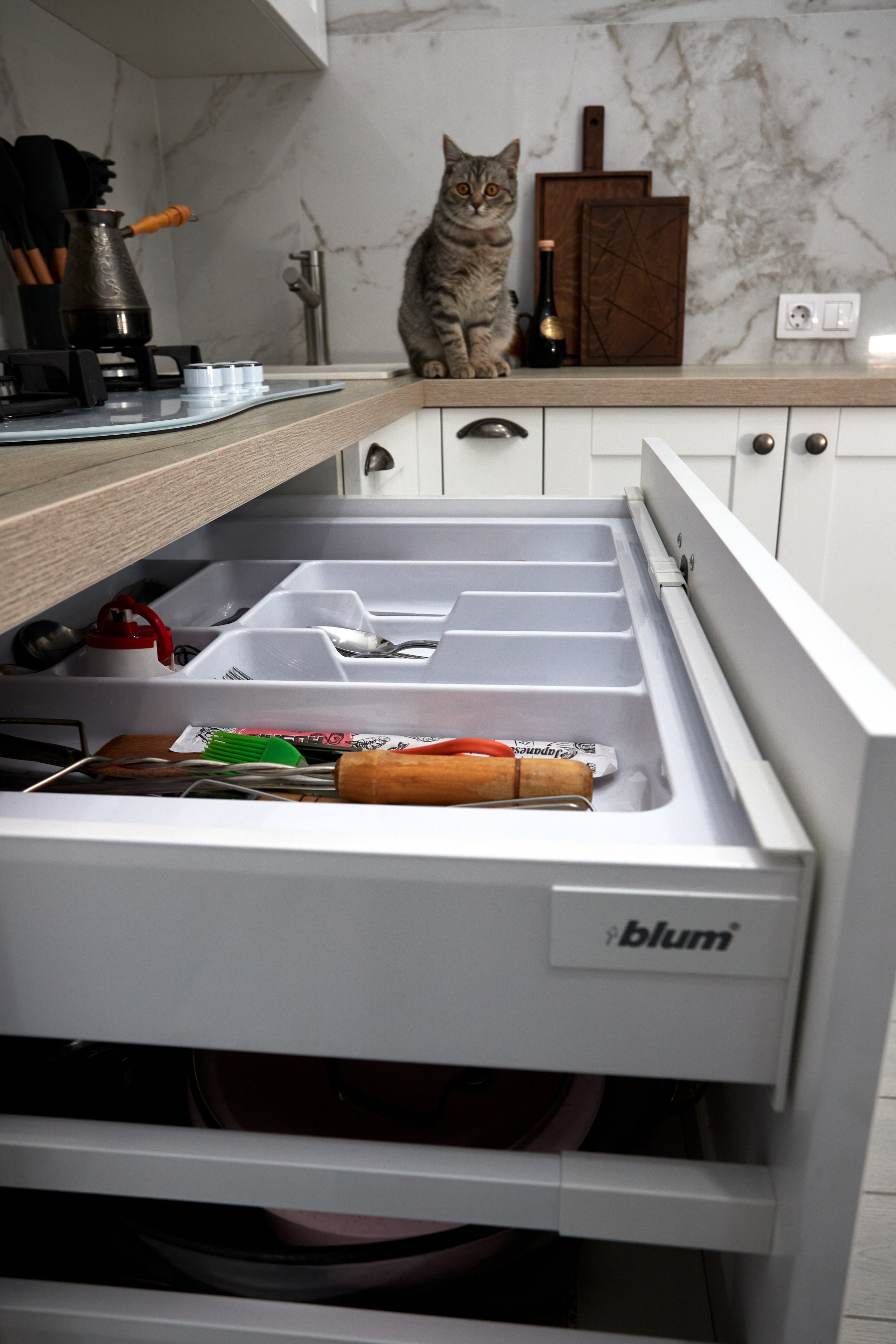 Светлая практичная кухня. Мебель под заказ. Дрогичин