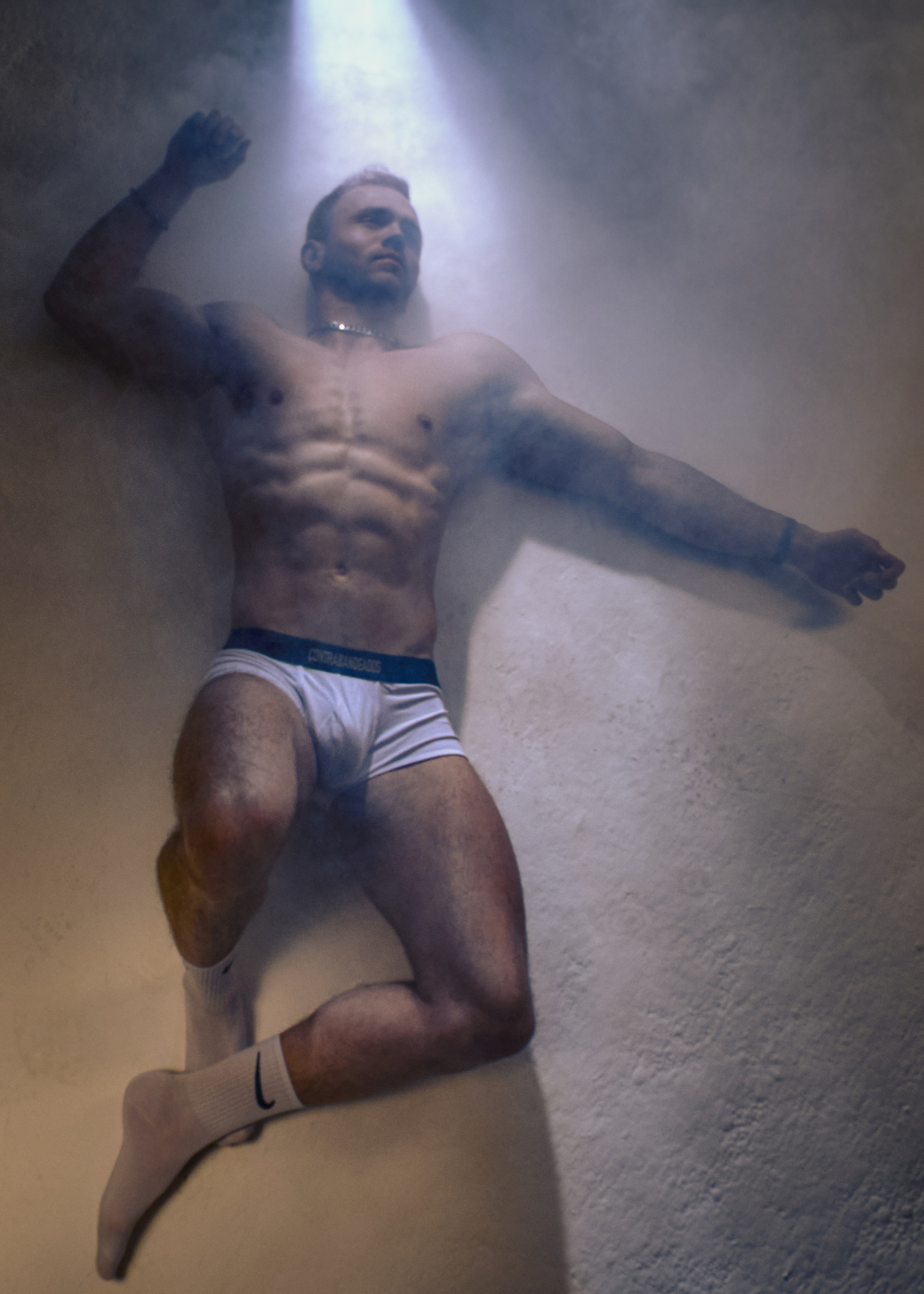 Я  фотограф. Работаю в городе Москва,