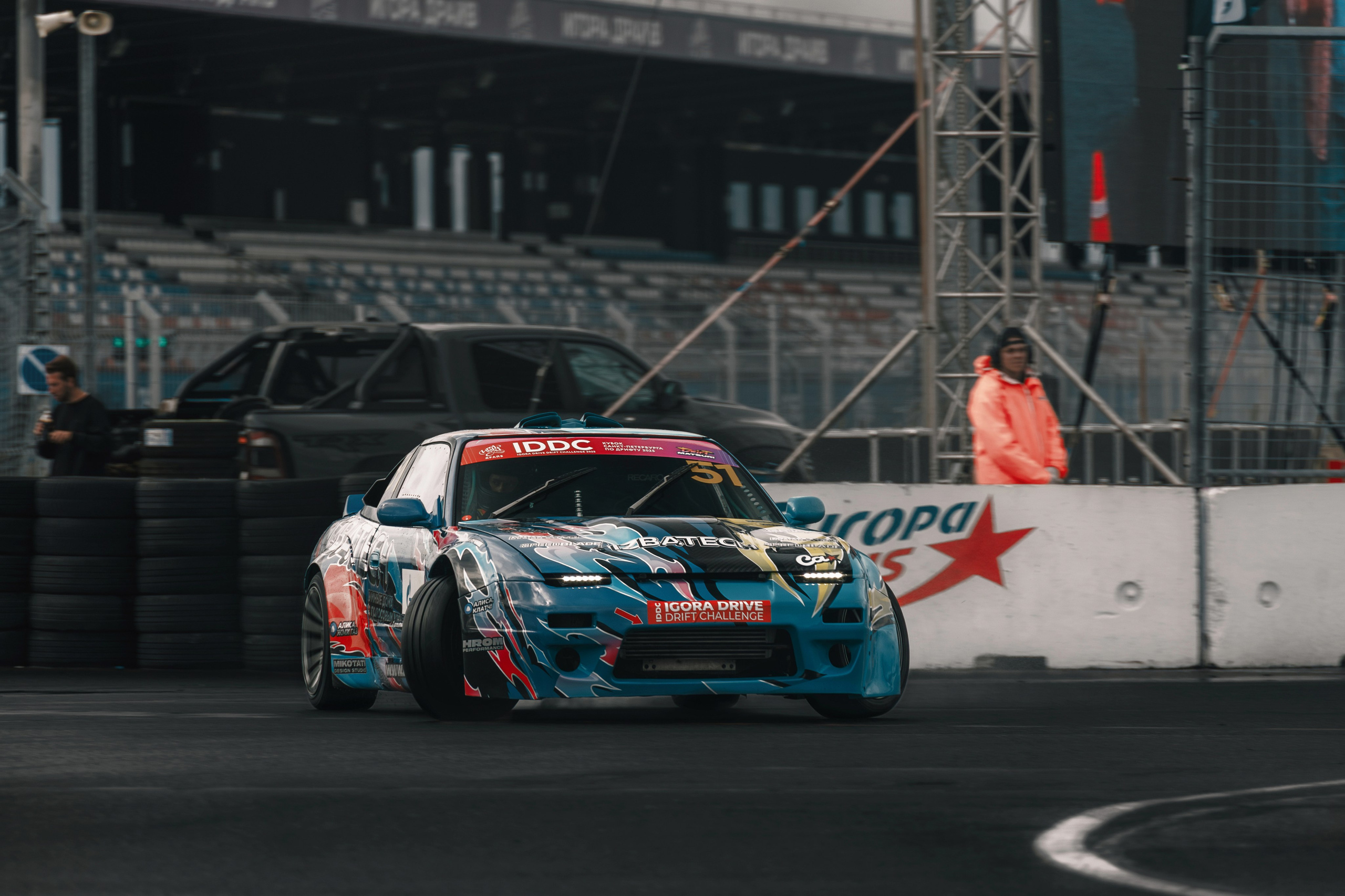 IDDC Этап 2: Бетонный Колизей и блогеры в деле