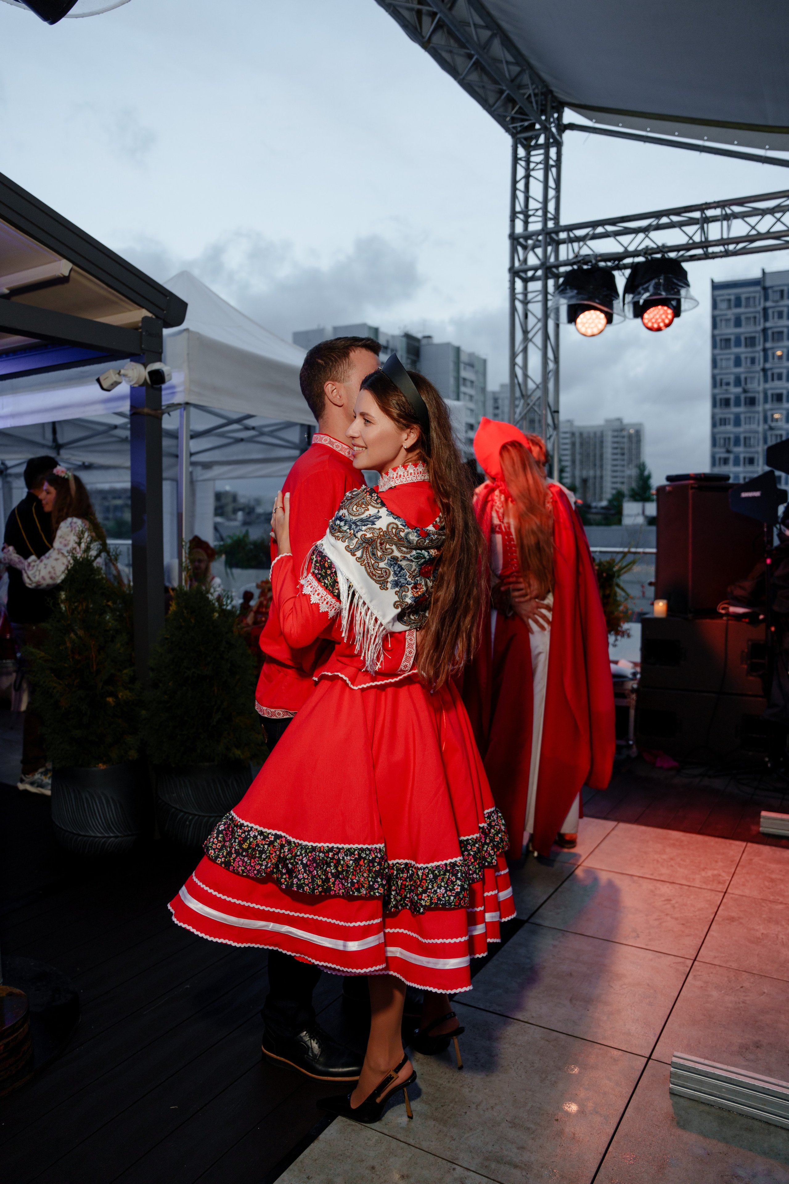 Репортажный фотограф на гендер пати в славянском стиле в Москве. Репортажный фотограф Москва Сергей Дружинин