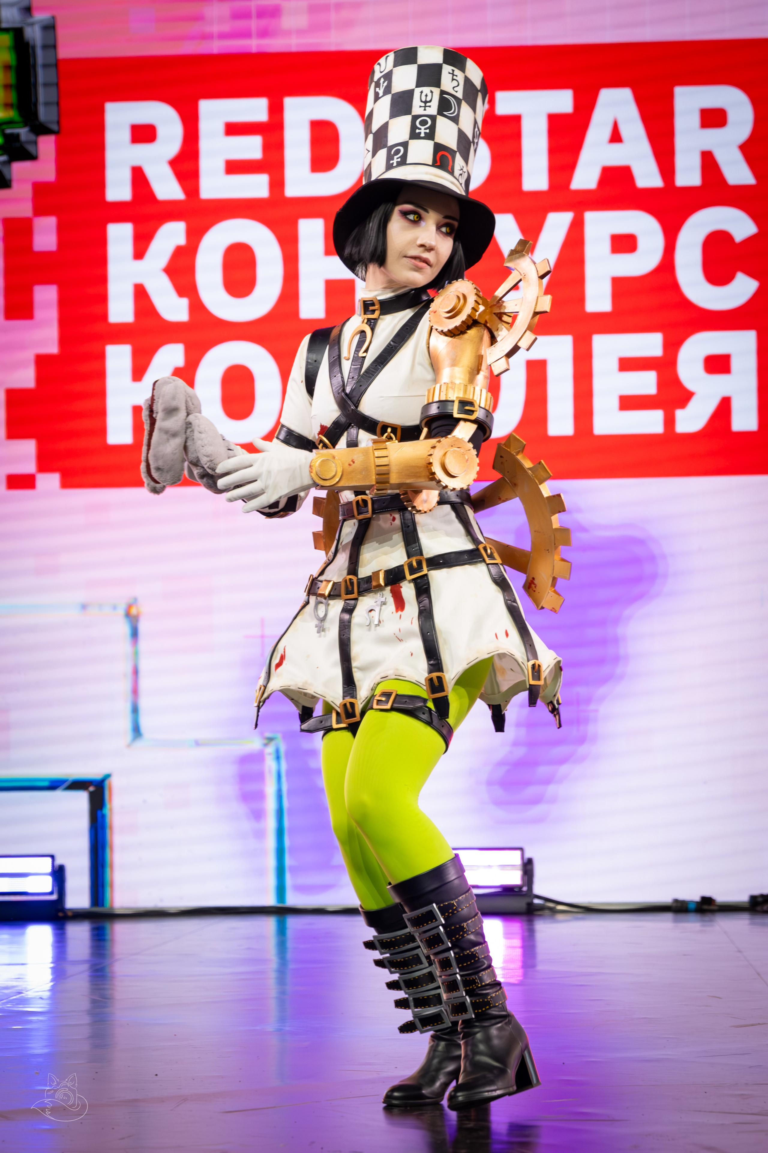 Сцена РЭД ЭКСПО 2024. Косплей фотограф