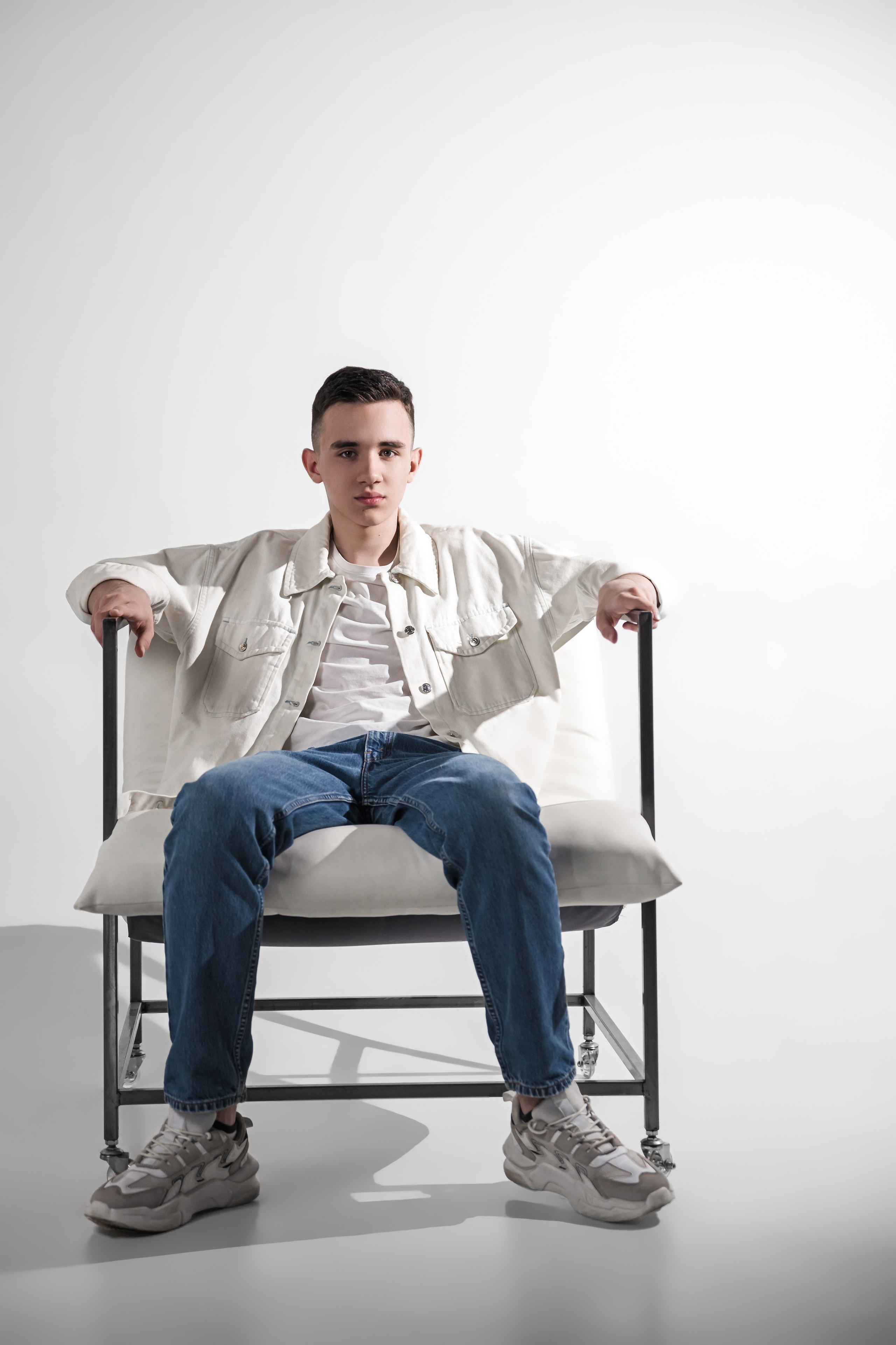 Мама и сын_циклорама. Фотограф Воронеж, Новая Усмань Мария Бублик