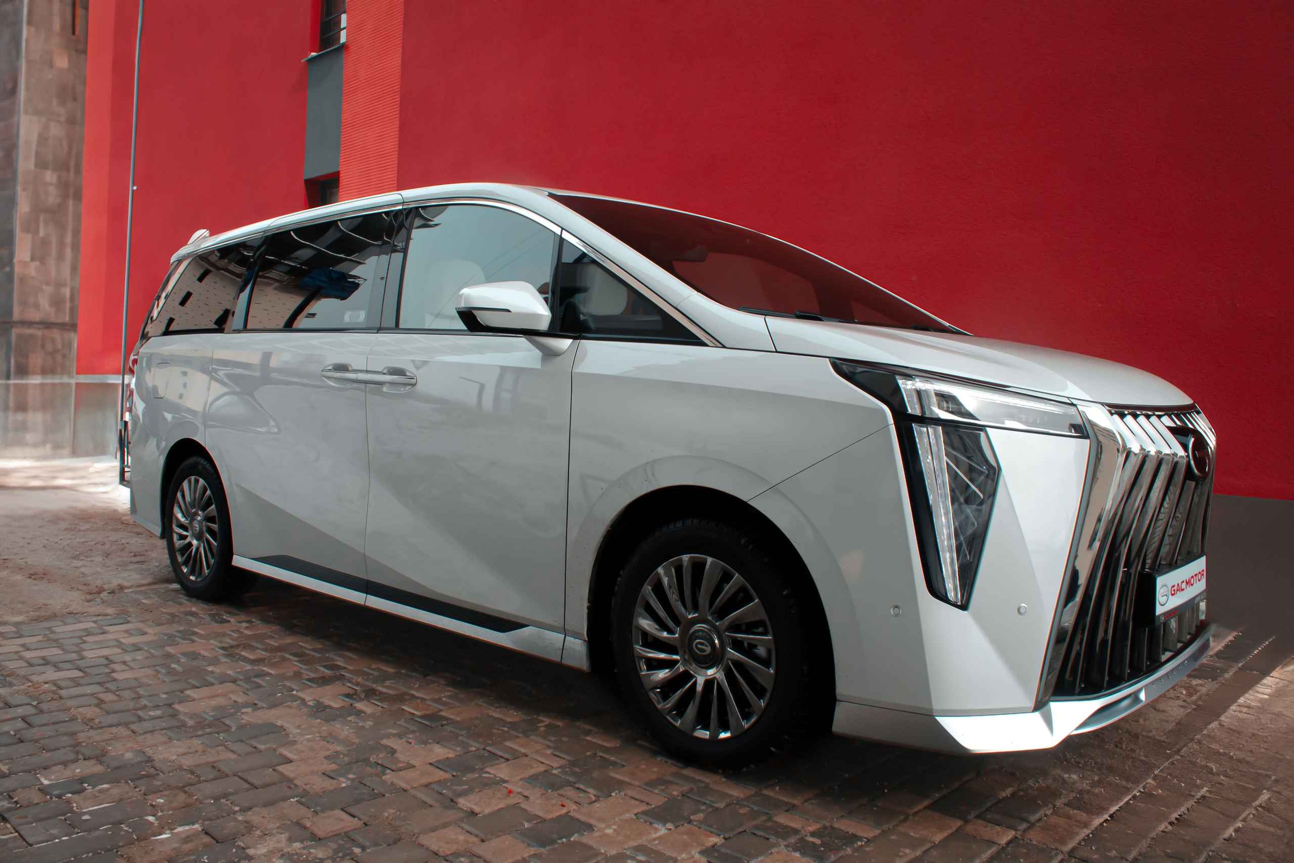 Бизнес съемка для автосалона GAC в городе Ижевск. Бизнес фотограф Ижевск — Назаров Роман