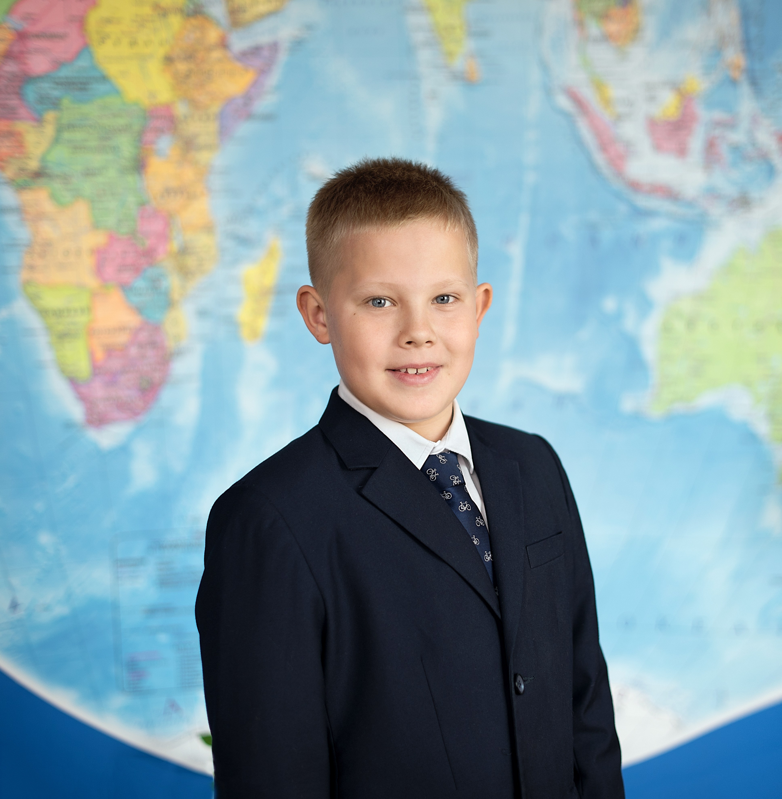 Пример съемки для выпускного альбома с наполнением «стандарт». Выпускные альбомы для школ и детских садов в Иваново