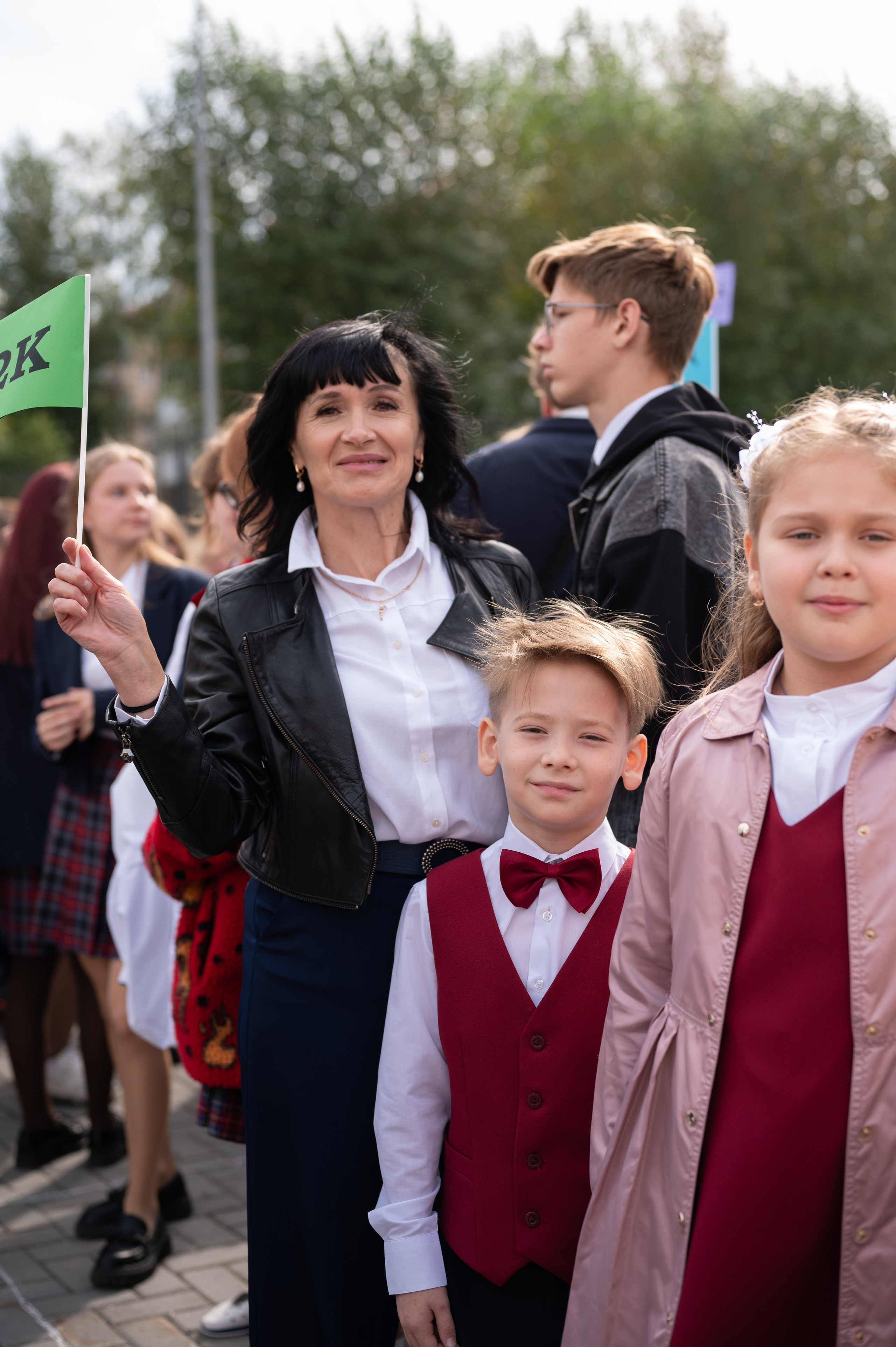 1 сентября 16 гимназия 2 класс (линейка + в классе+ на улице). Фотограф новорожденных, семейный детский в Тюмени Татьяна Морозова