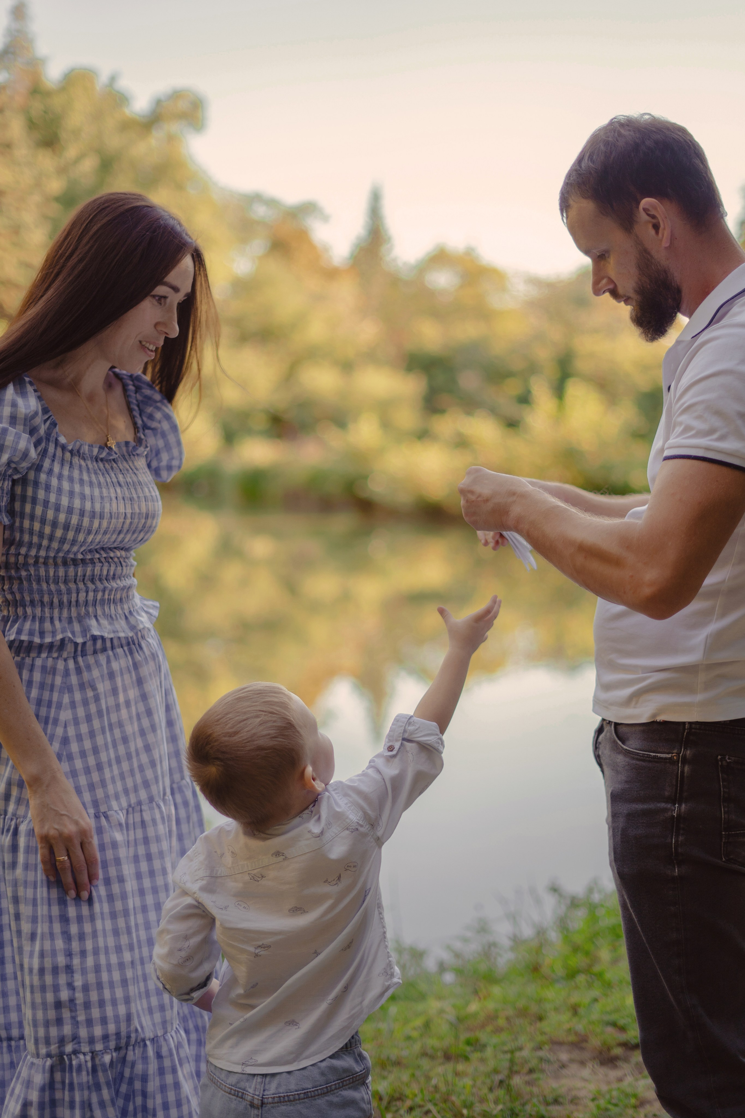 Семейная фотосессия в лесу у озера. Профессиональный Фотограф в Сочи Марина Ситкина