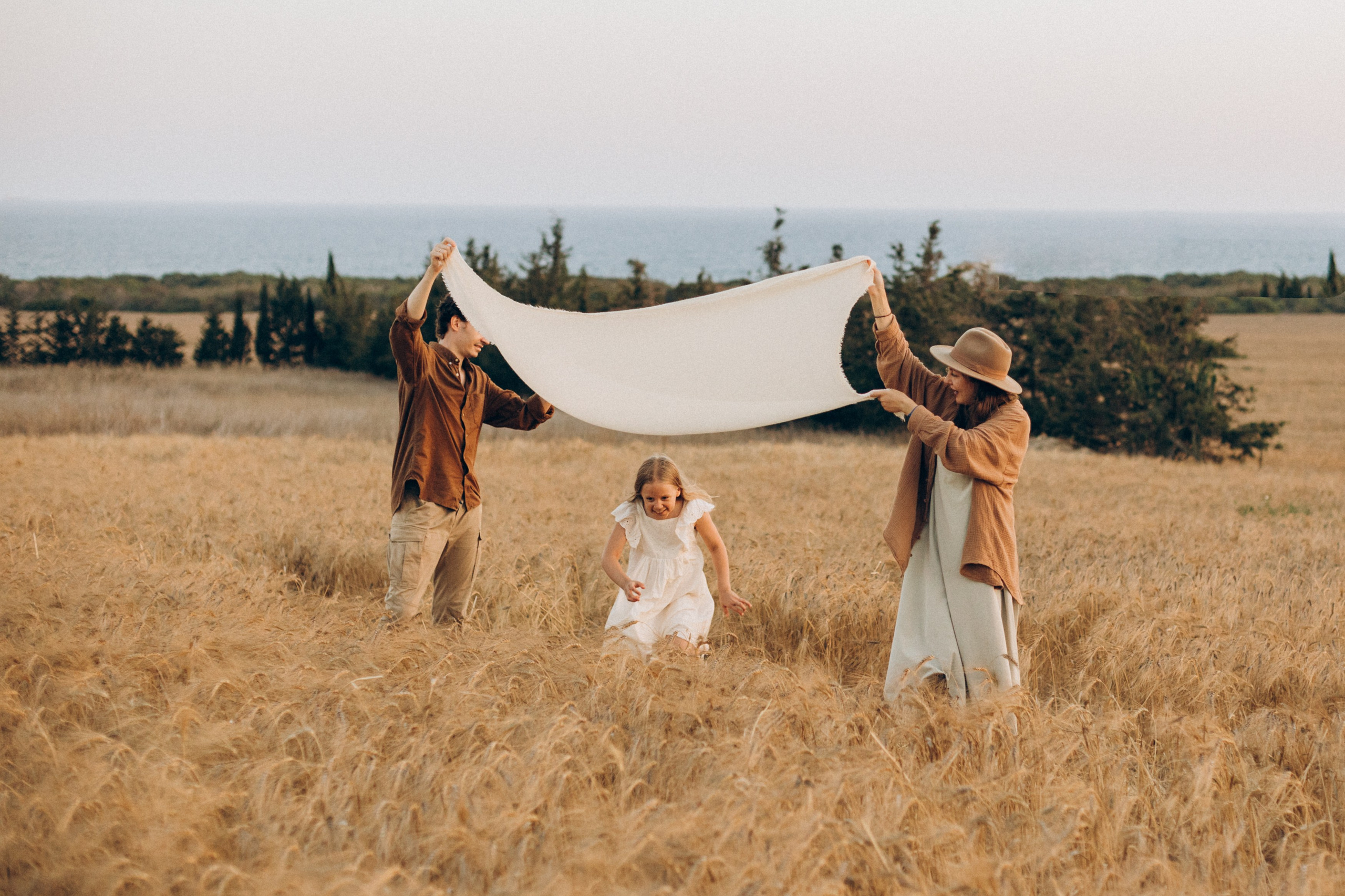 Golden fields, happy hearts. Katerina Nord | Wedding and Couple Photographer in Germany and Europe
