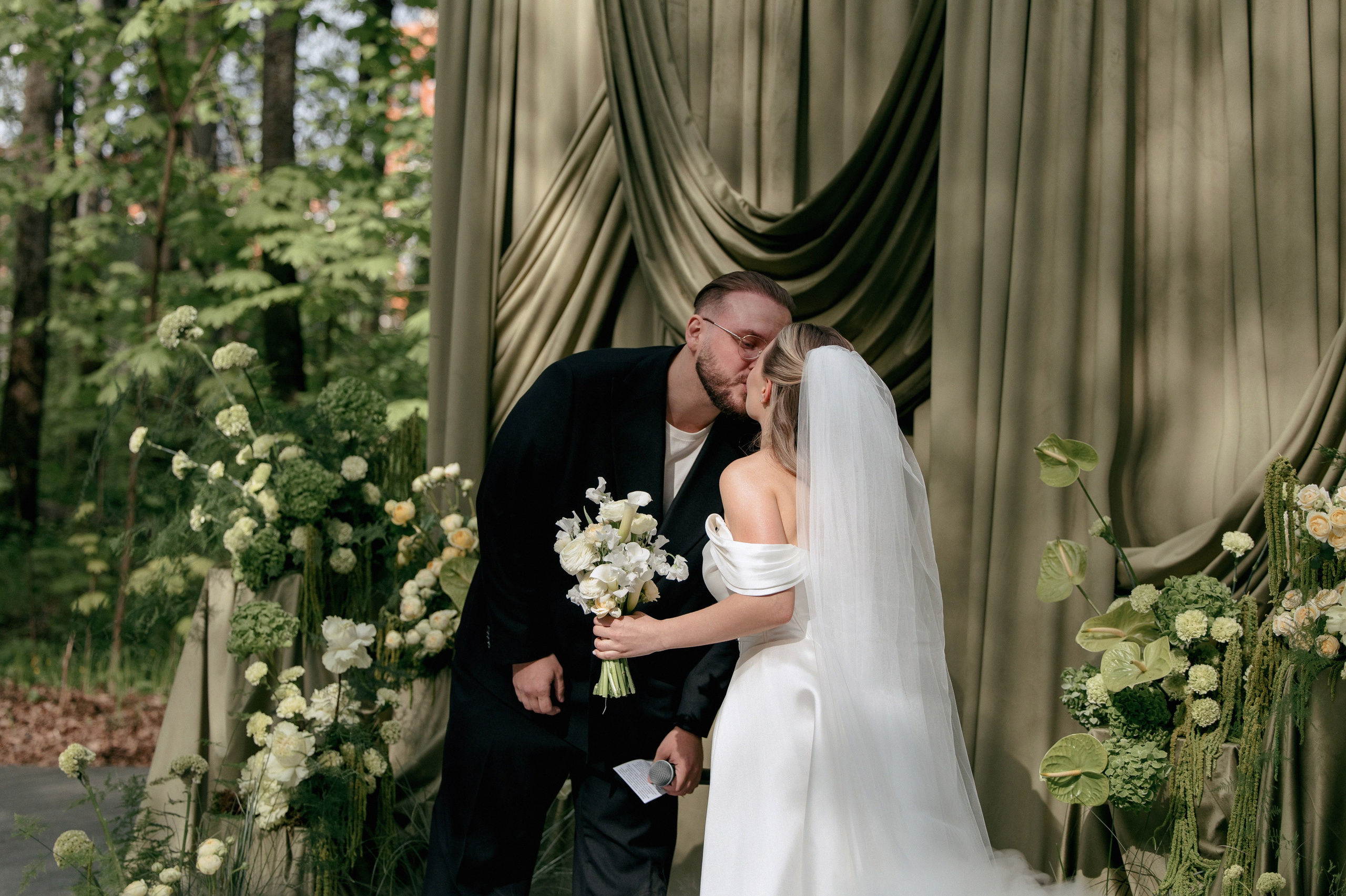 ЛЕС Event House выездная регистрация и свадебный банкет на площадке ЛЕС. Свадебный фотограф Москва