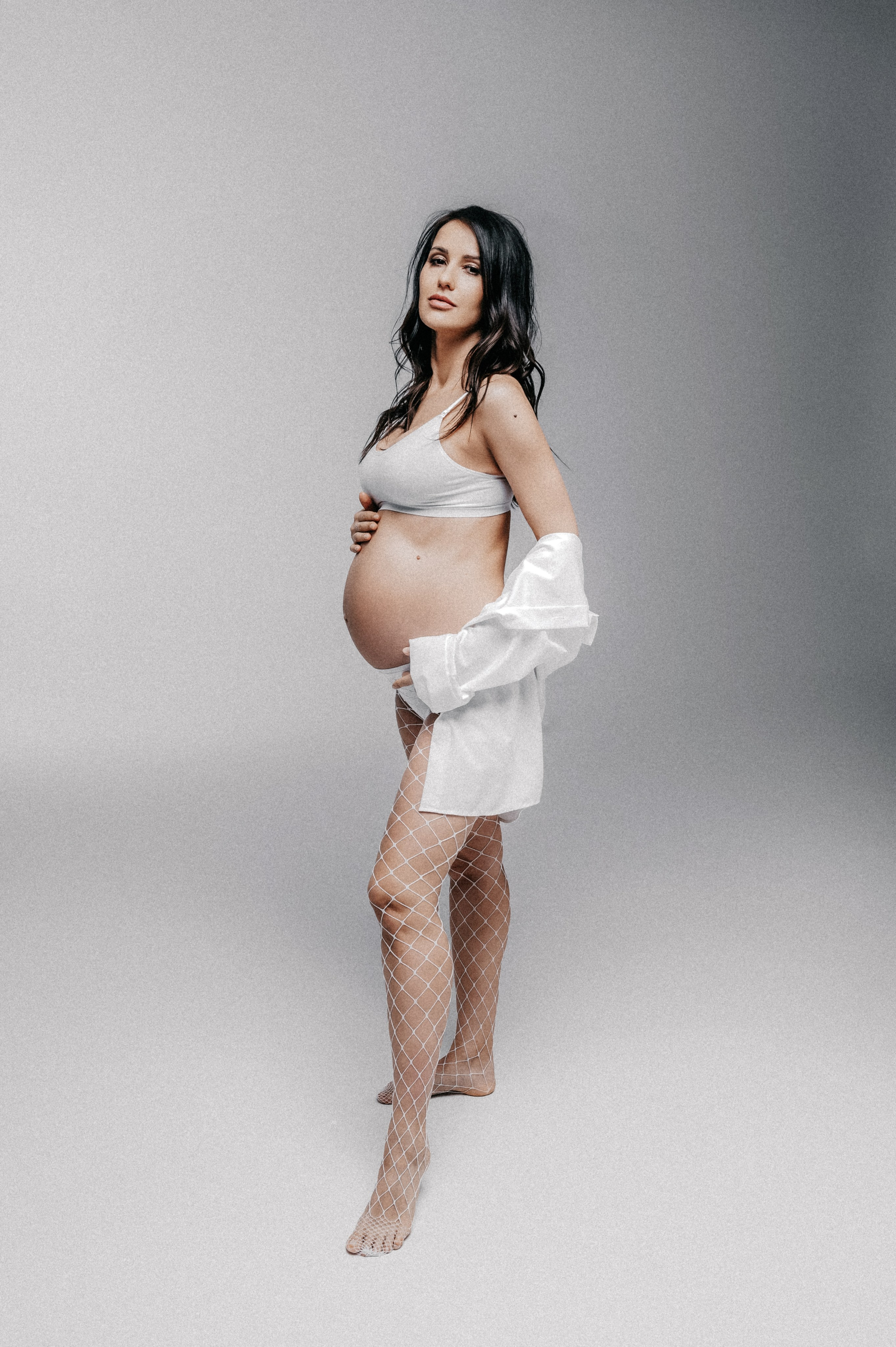 Беременная фотосессия на циклораме в фотостудии «Мануфактура» в Балашихе. Свадебный и семейный фотограф Виктория Носачёва. Щелково, Москва и МО