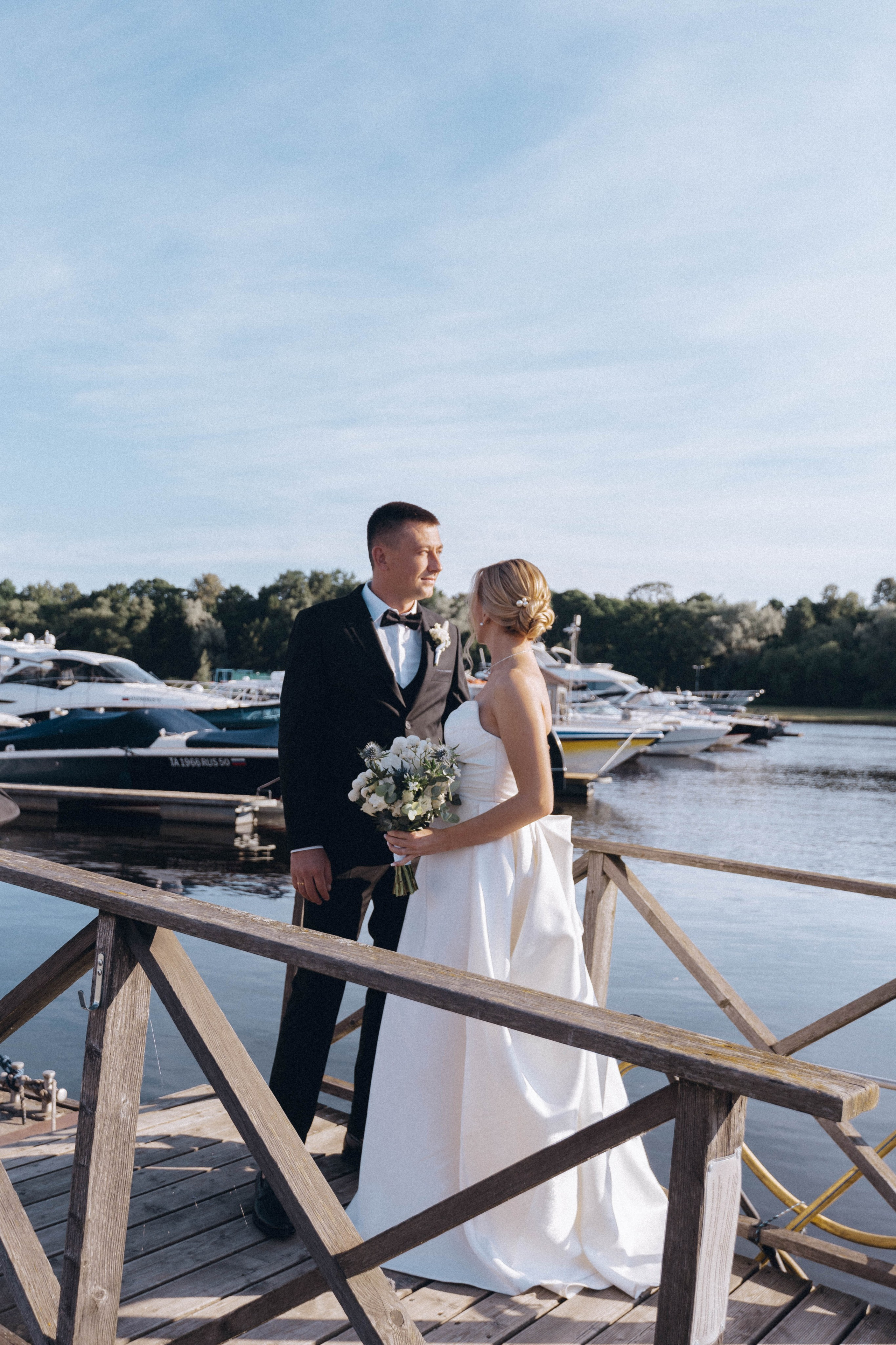 СВАДЕНБНАЯ СЬЕМКА НА КАТЕРЕ ПО КАНАЛАМ САНКТ-ПЕТЕРБУРГА И В АКВАТОРИИ НЕВЫ. Профессиональный фотограф, Санкт-Петербург — Виктория Богомолова