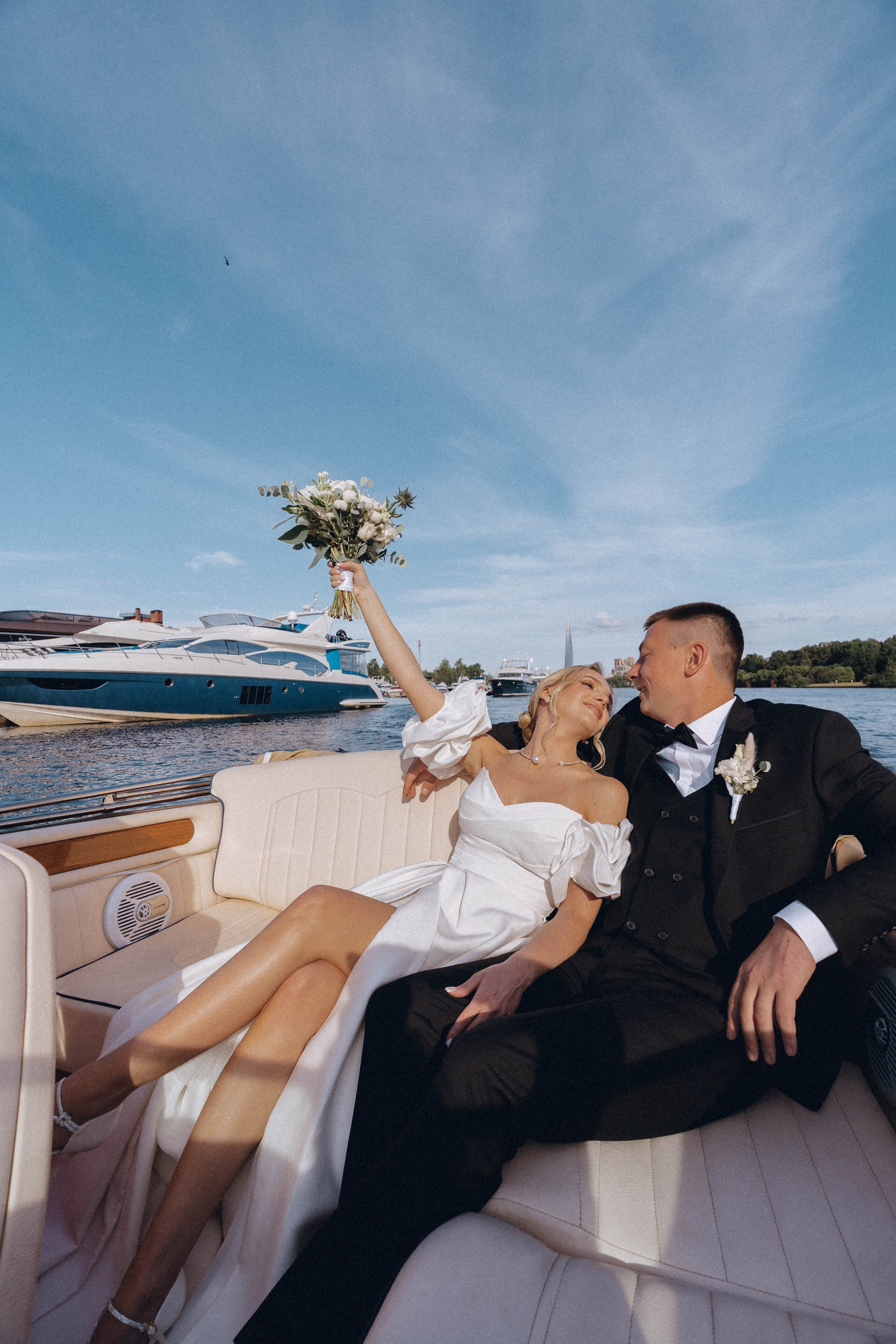 СВАДЕНБНАЯ СЬЕМКА НА КАТЕРЕ ПО КАНАЛАМ САНКТ-ПЕТЕРБУРГА И В АКВАТОРИИ НЕВЫ. Профессиональный фотограф, Санкт-Петербург — Виктория Богомолова