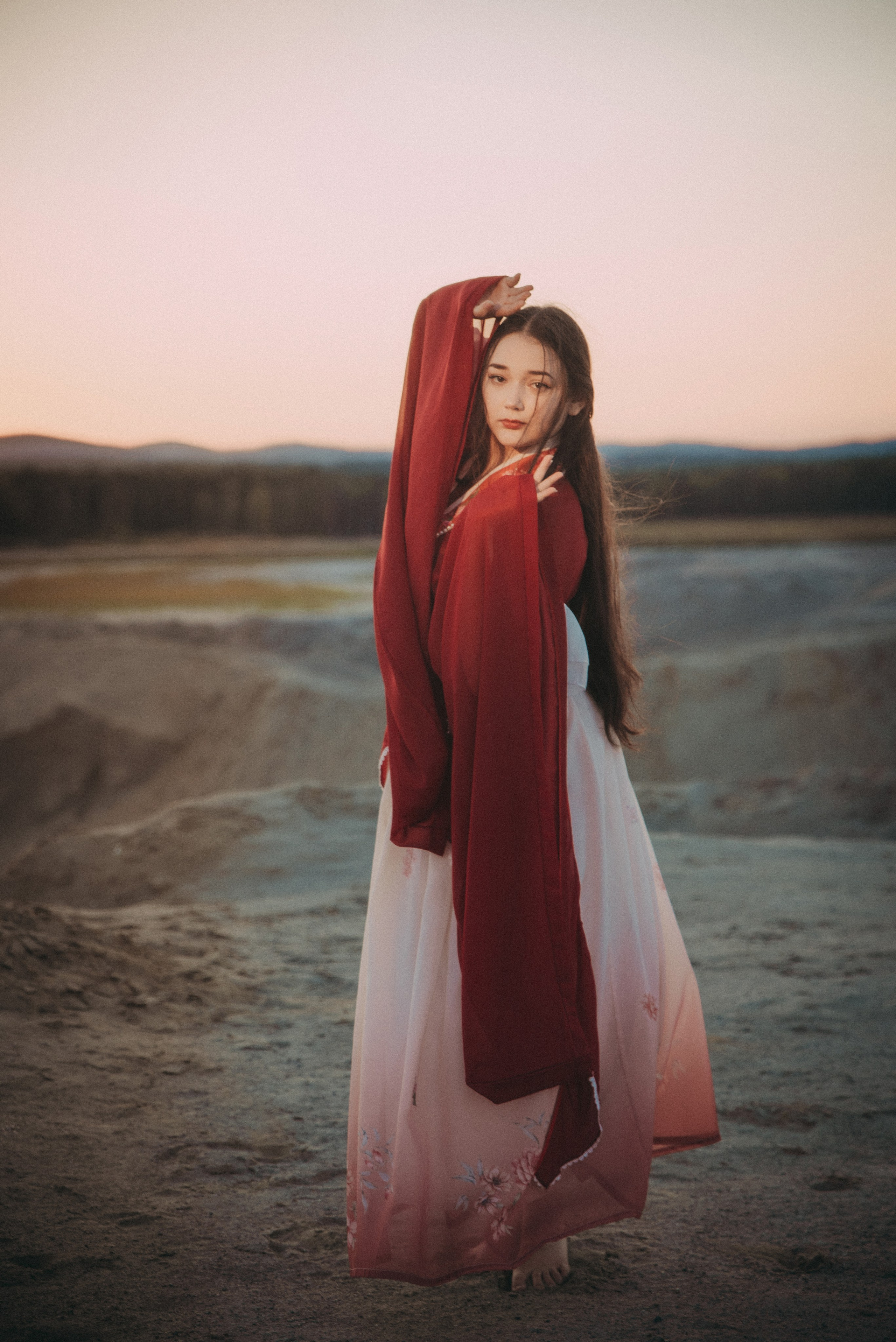 китаянка в песках