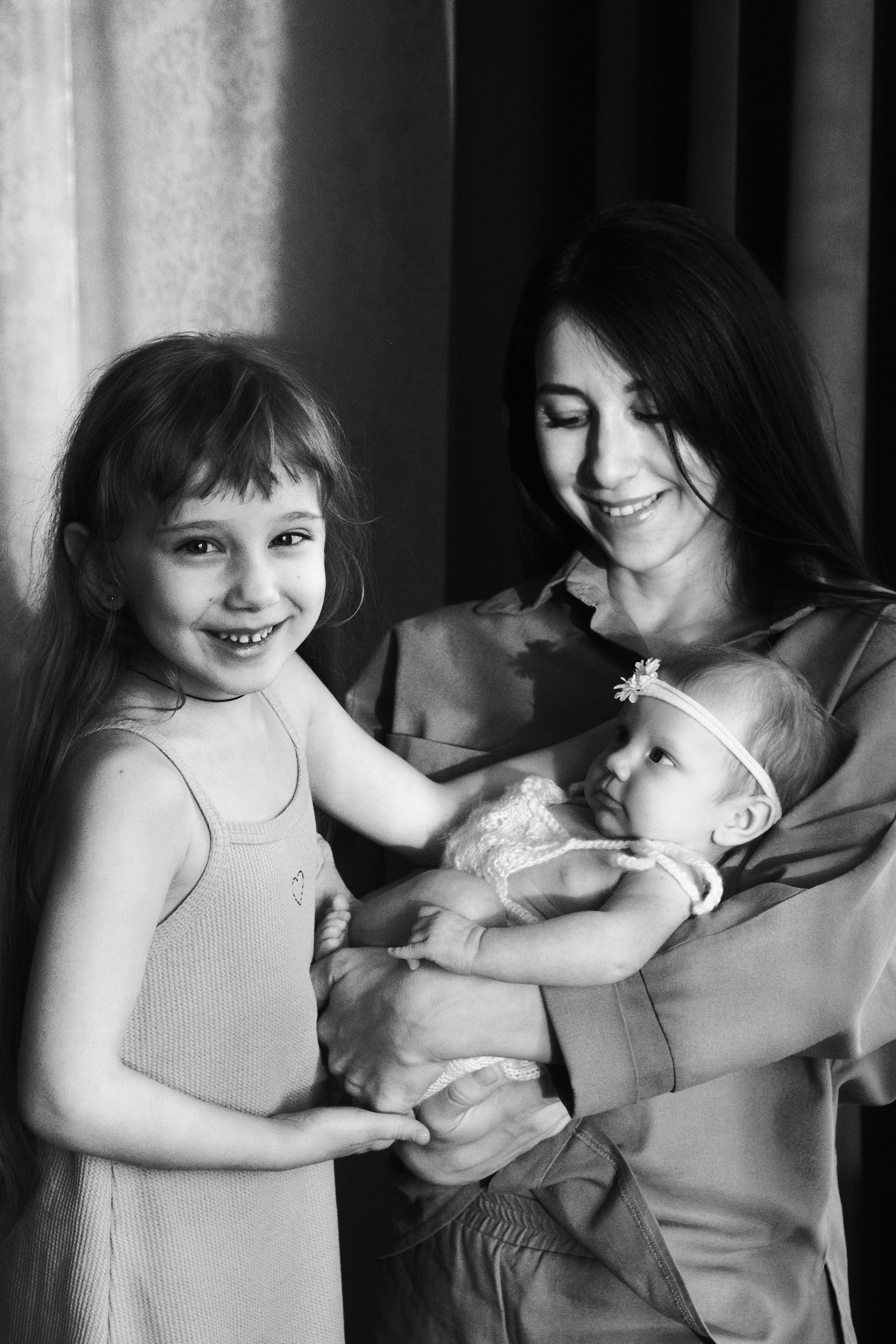 Маша с дочерьми. Фотограф Наташа Лисица