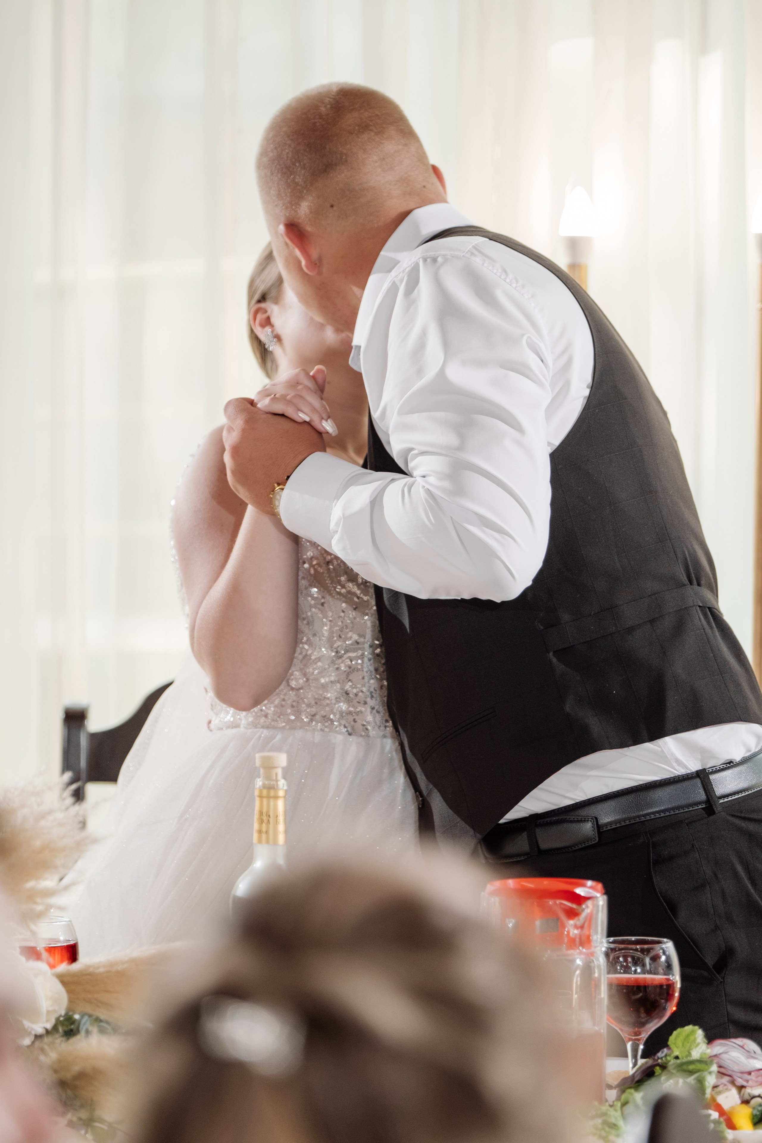 Свадебный ретопртаж. Профессиональная фотосъемка в Крыму. Натуральные эмоции и живые кадры. Забронируйте дату прямо сейчас!