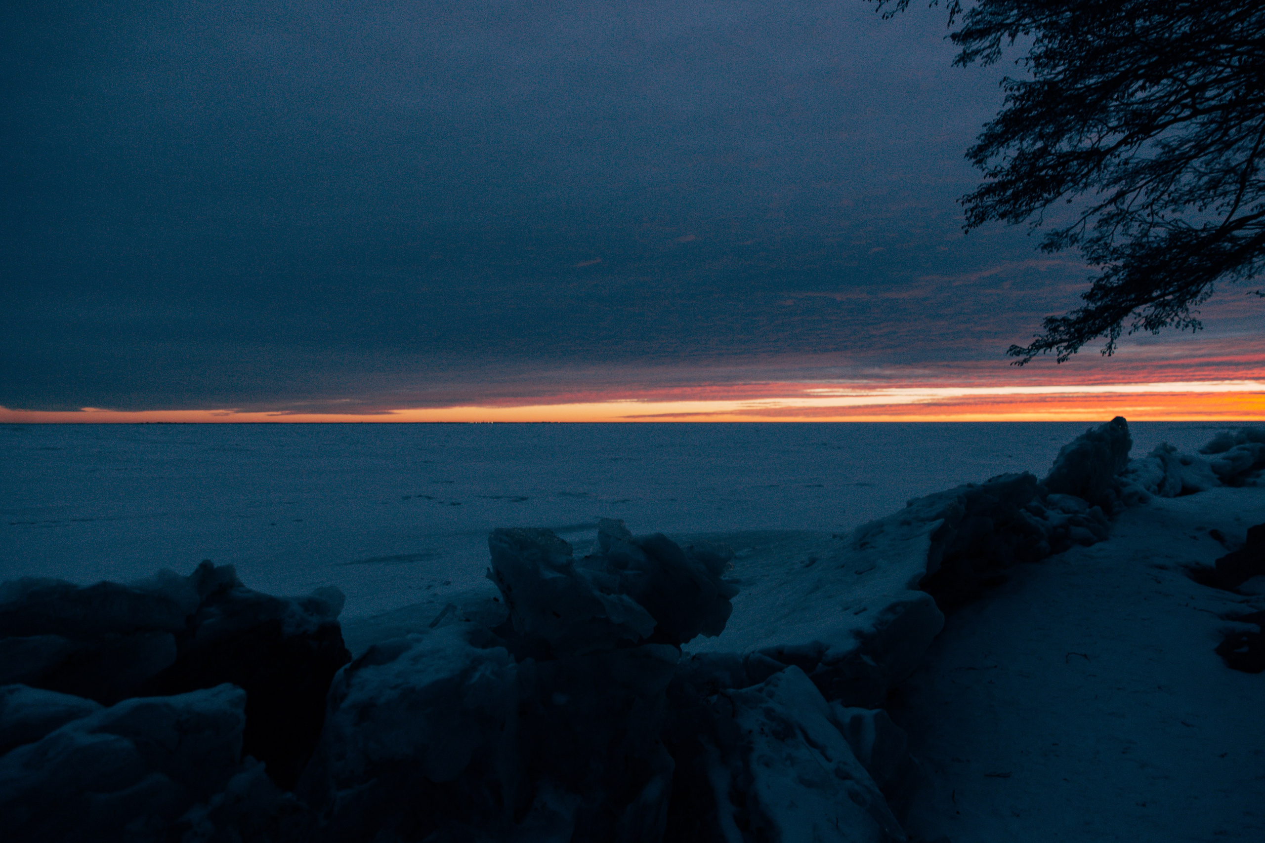 Идеи для фотосессии в СПб: Финский залив на закате (портреты)