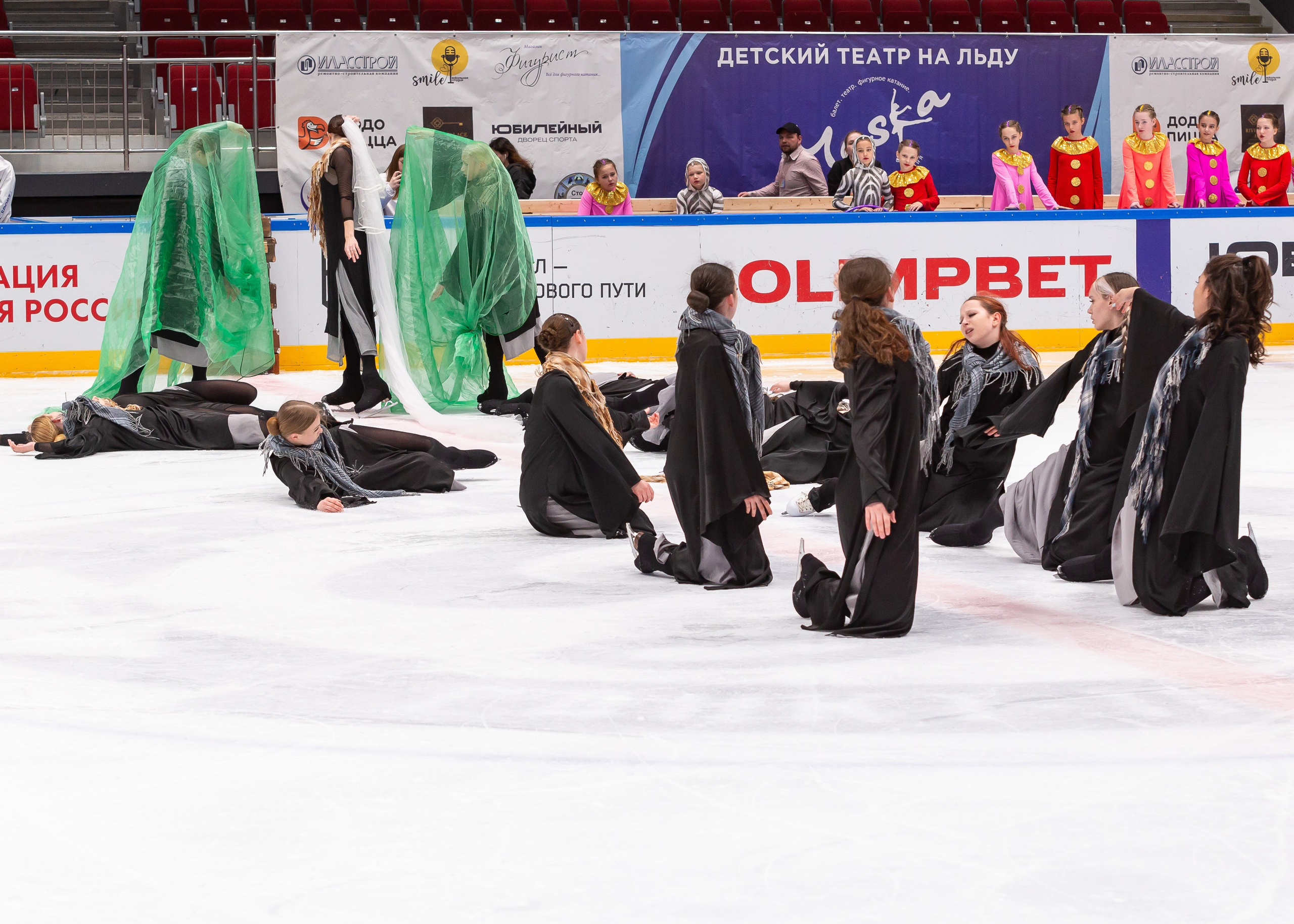 VII Ежегодный фестиваль массовых танцев на льду и фигурного катания «Петровский лёд» Санкт-Петербург 2024. Репортажный фотограф в Москве