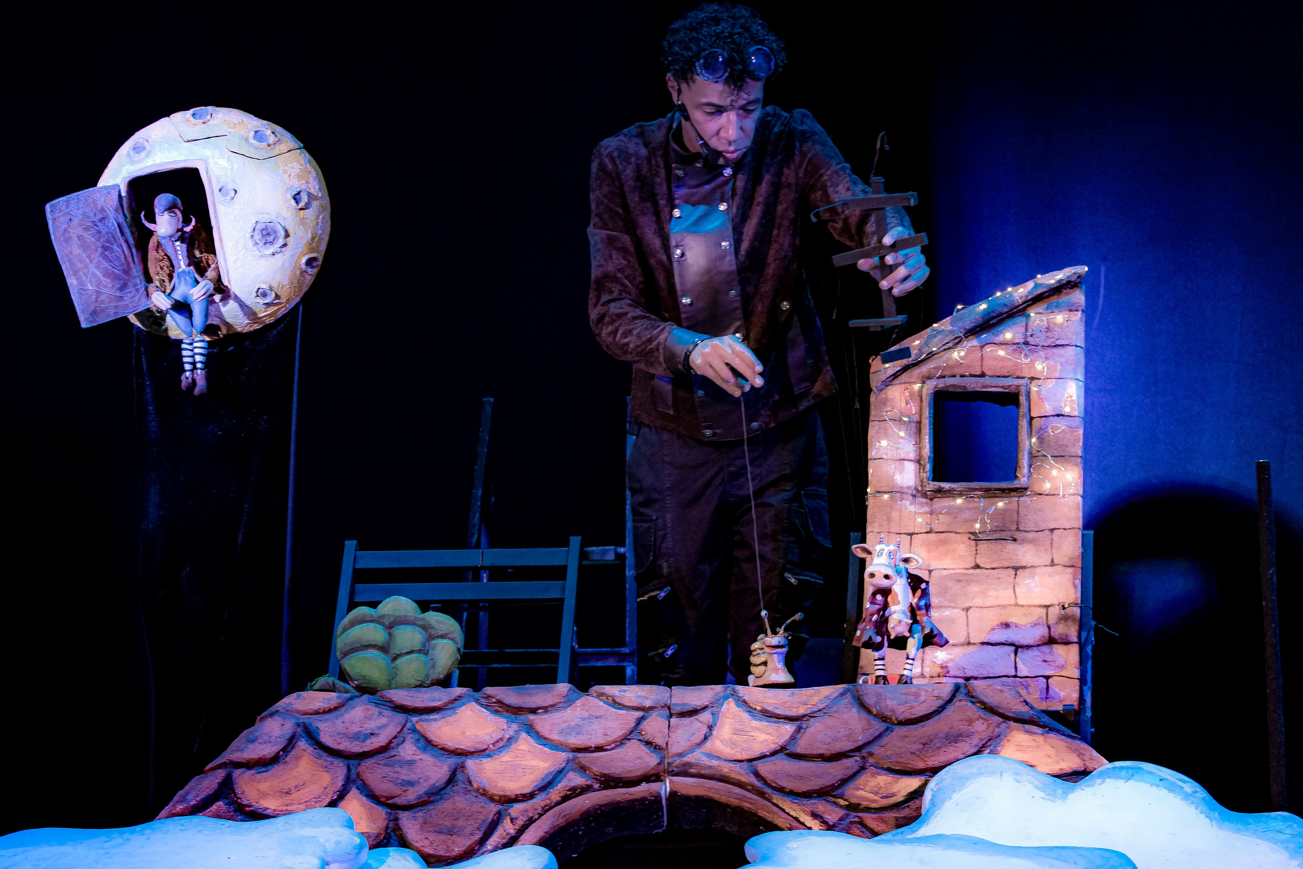 Человек с луны — спектакль кукольного театр Саквояж. Фотограф в Сочи Юрий Шептаев