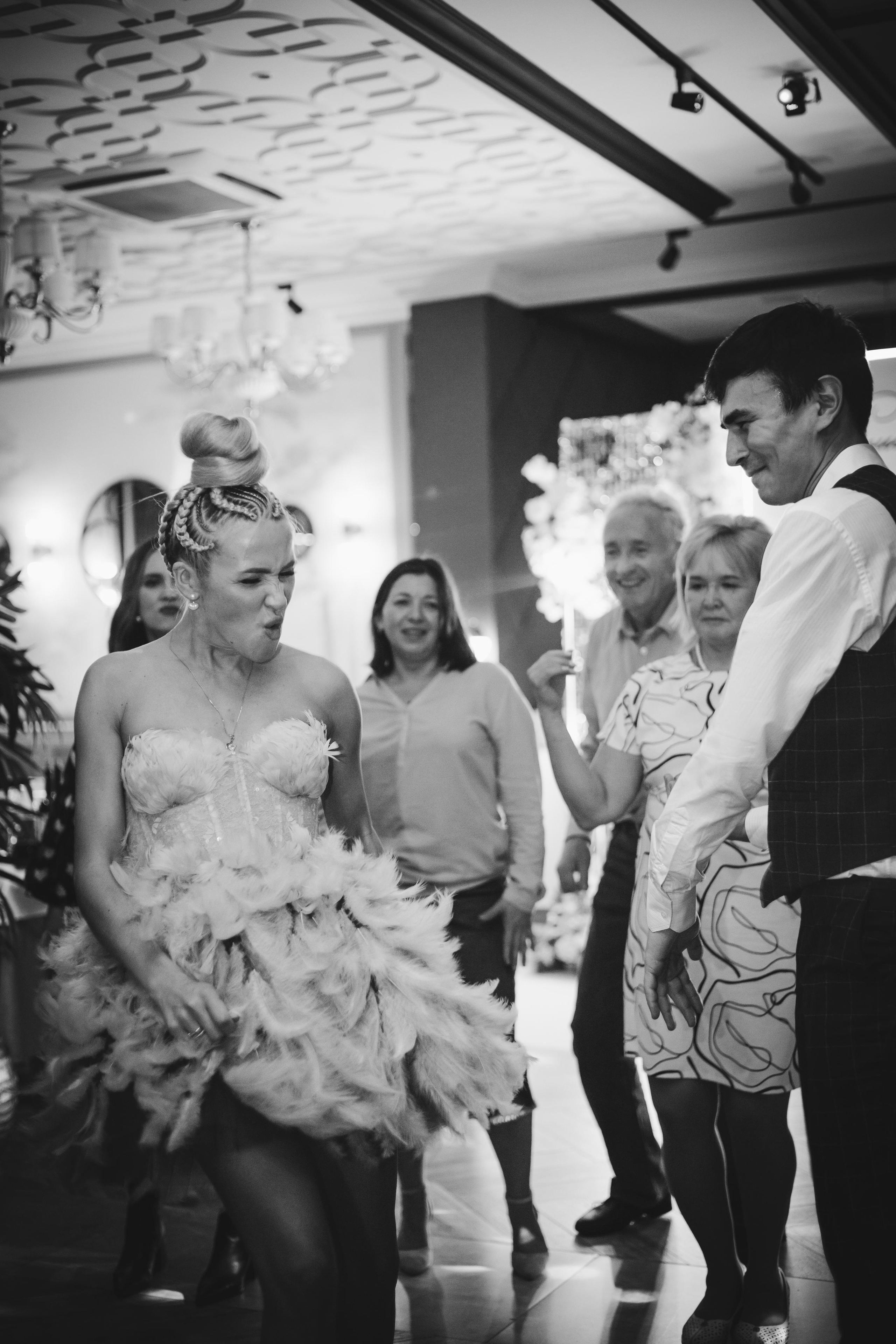 Светлана & Денис Прогулка+банкет. Фотограф Уфа Башкирия Мухаметянова Алина. Свадебный семейный портретный