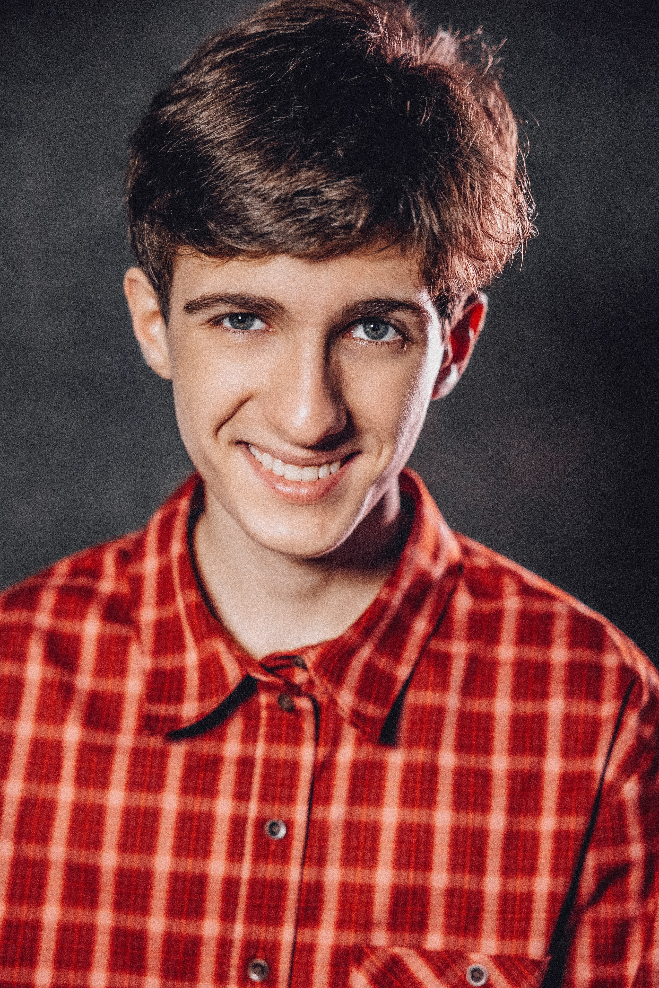 АРТЁМ. Я фотограф из Москвы к Вашим услугам