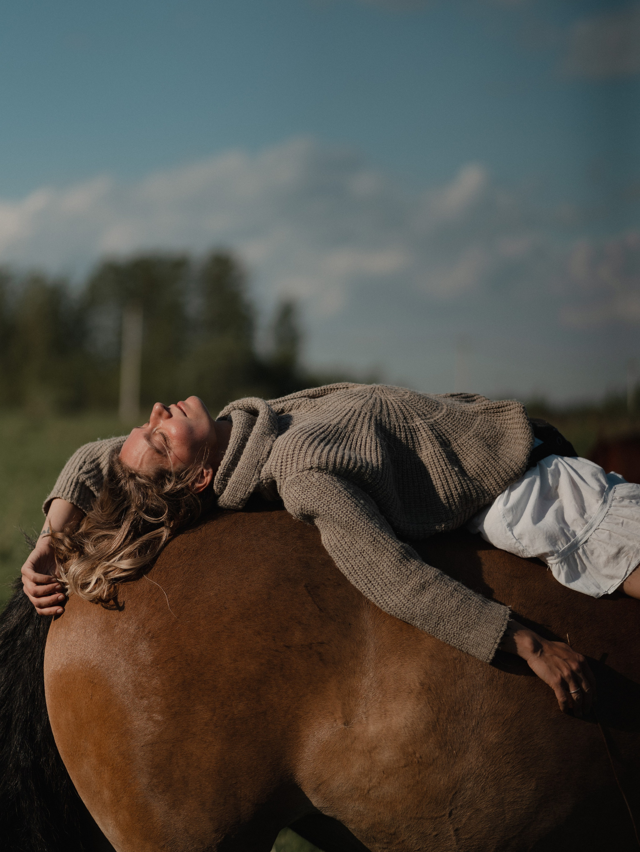 Яна и свободные лошади. Фотограф Ника Лиепа