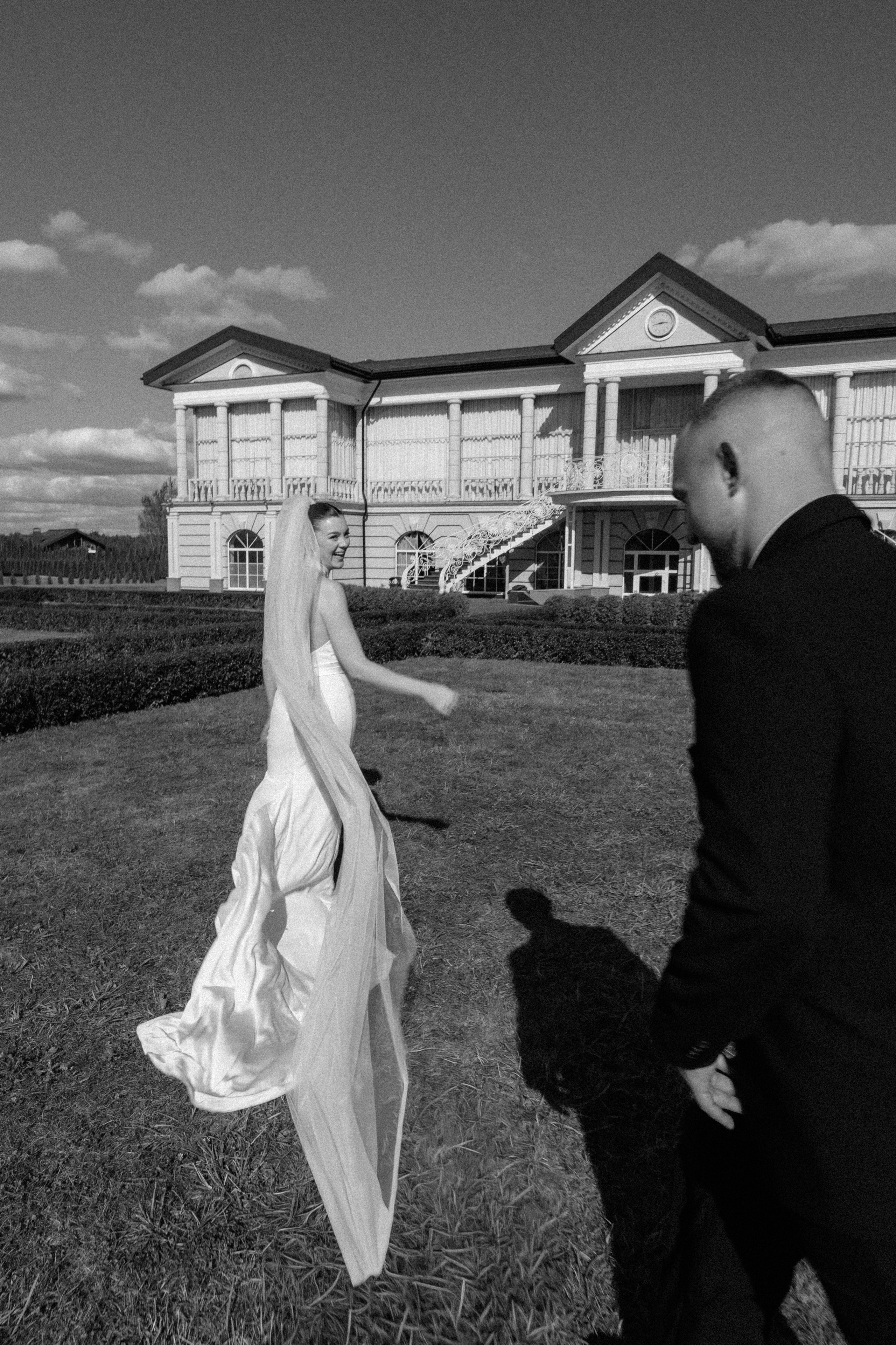 Wedding day in VERSAL PARK. Wedding PHOTOGRAPHER Andrew Vnukov