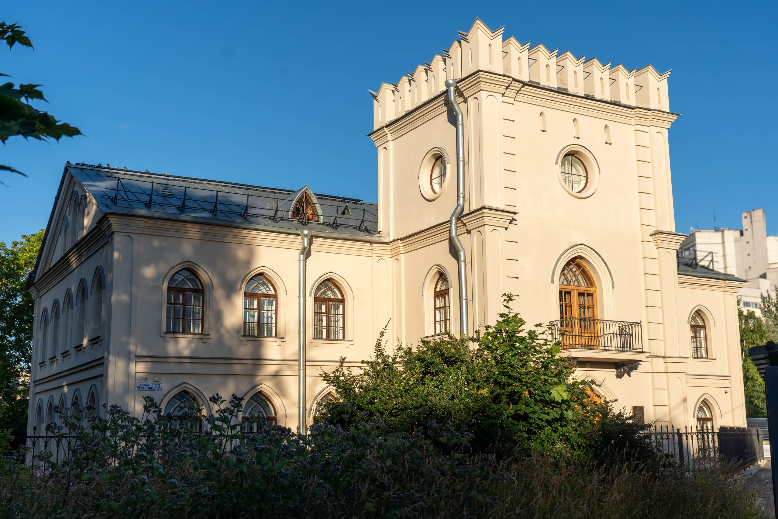Фасады зданий. Фотограф недвижимости Света Гу в Санкт-Петербурге