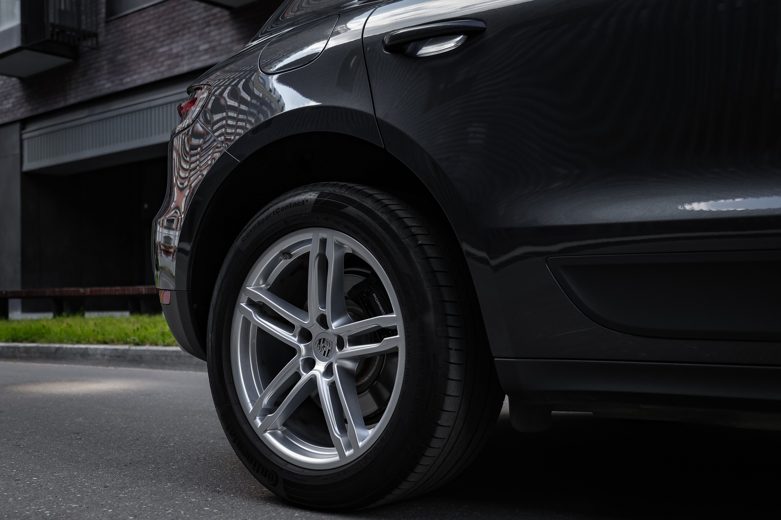 2020 PORSCHE MACAN. Mixturecaptures