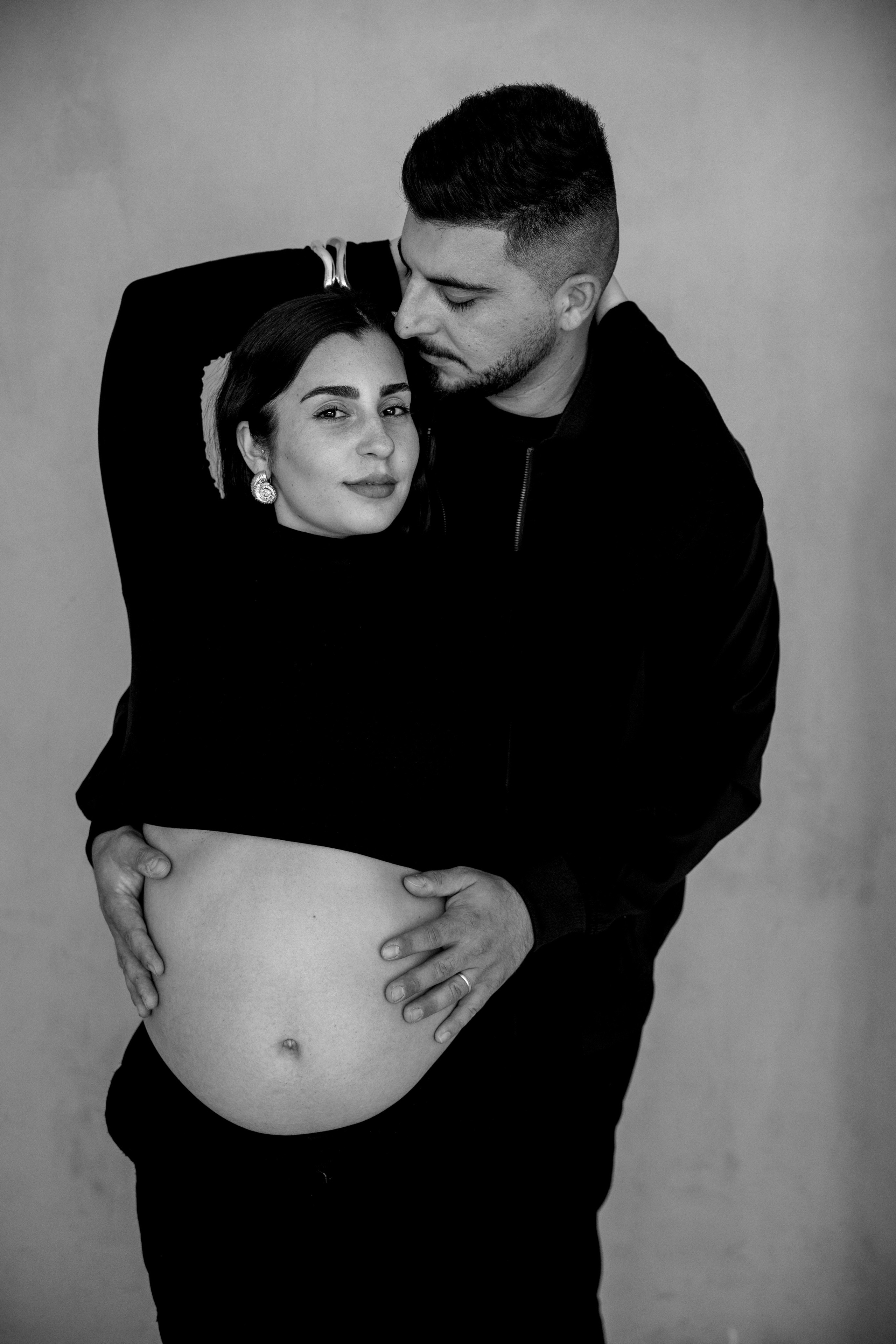 Pregnancy photoshoot inside the Grey Studio. Главная