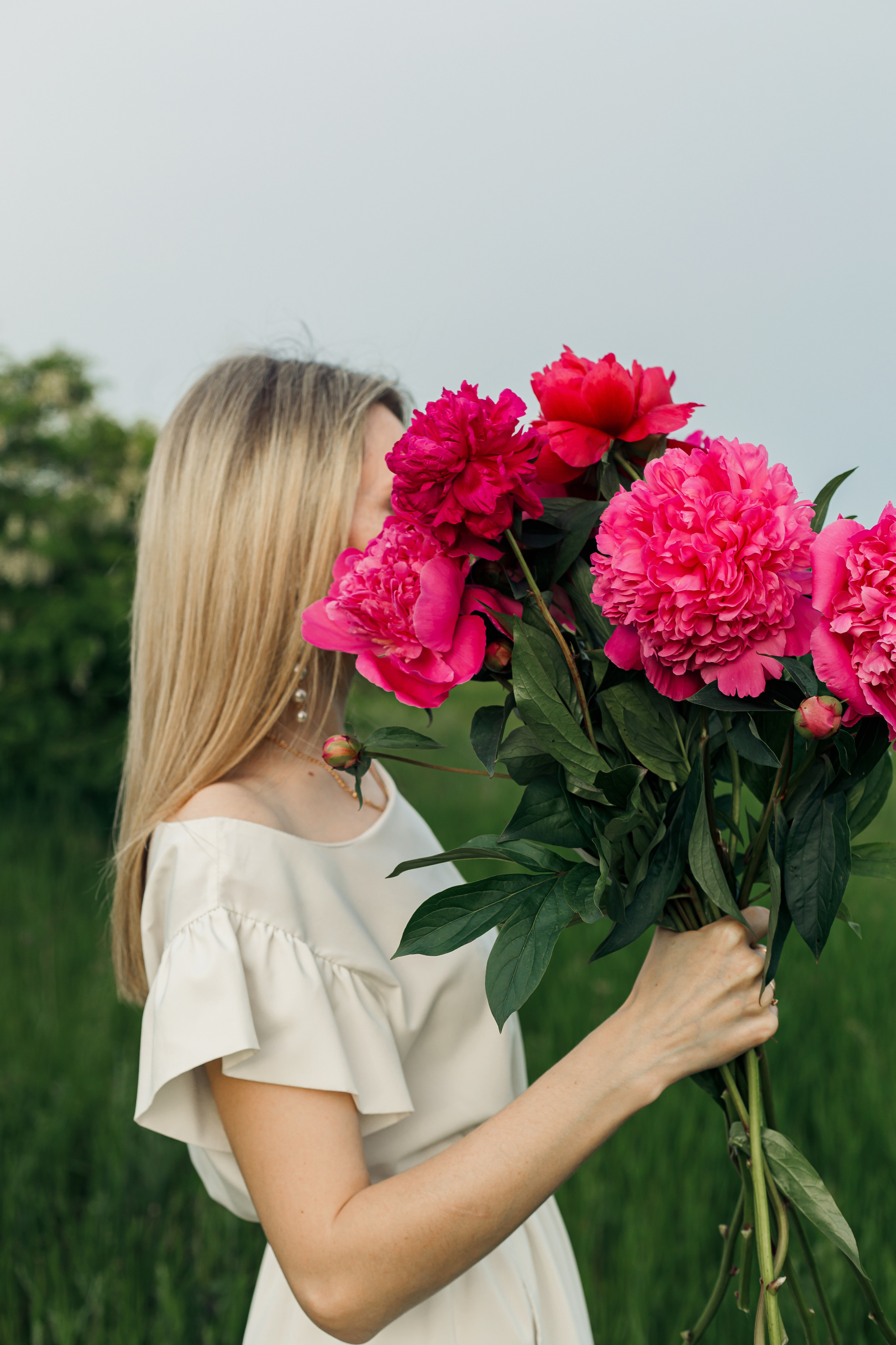 Фотосессия с пионами на природе. Свадебный и семейный фотограф в Краснодарском крае Мария Данилкина