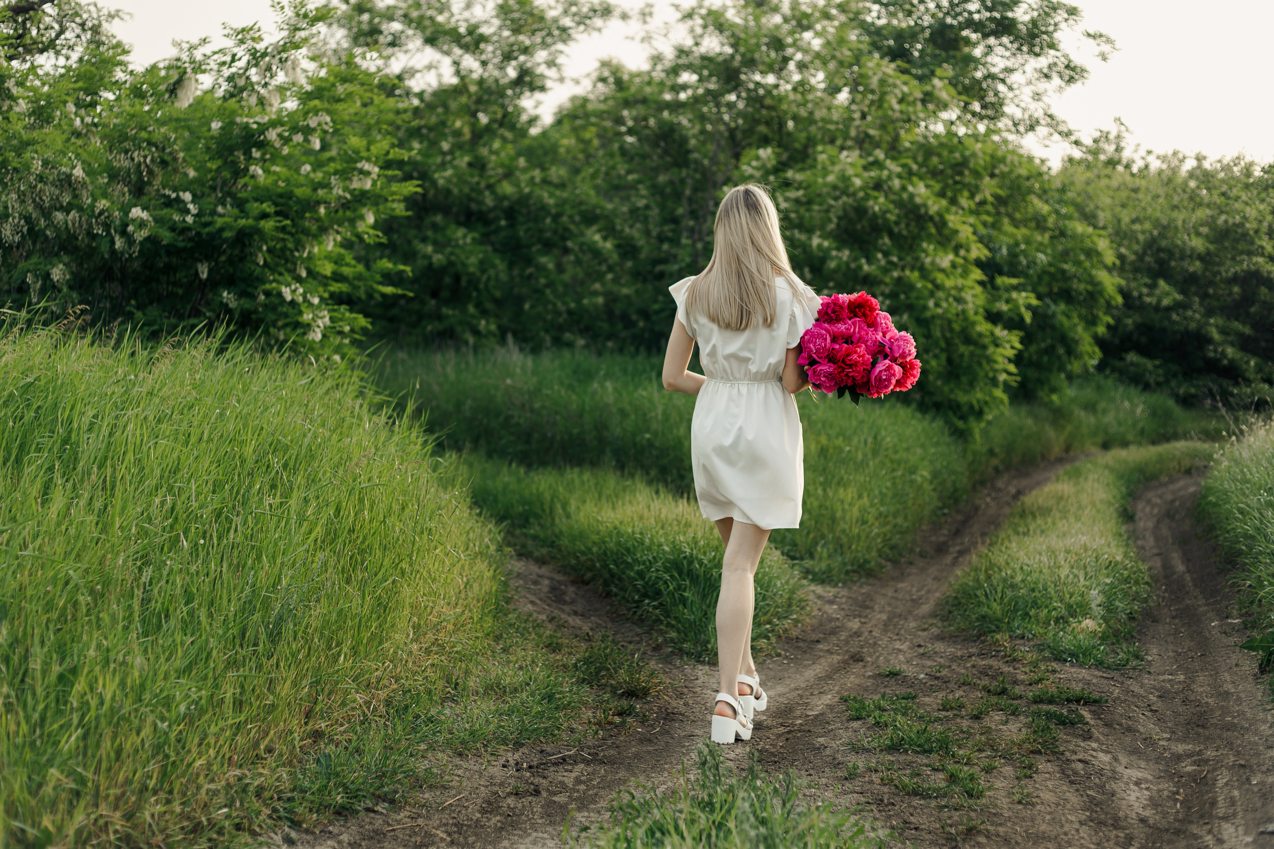 Фотосессия с пионами на природе. Свадебный и семейный фотограф в Краснодарском крае Мария Данилкина