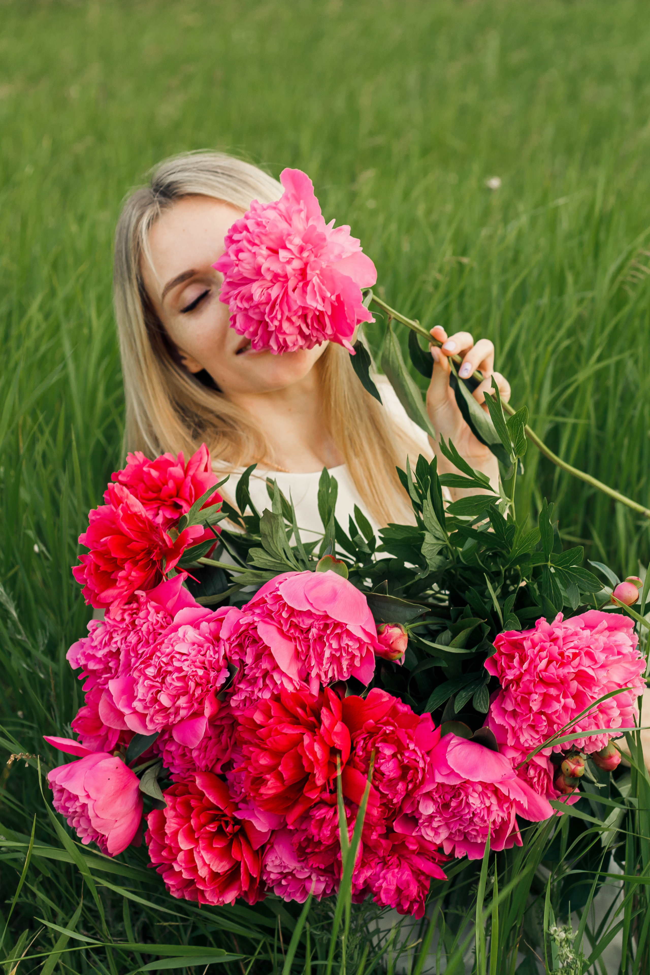 Фотосессия с пионами на природе. Свадебный и семейный фотограф в Краснодарском крае Мария Данилкина