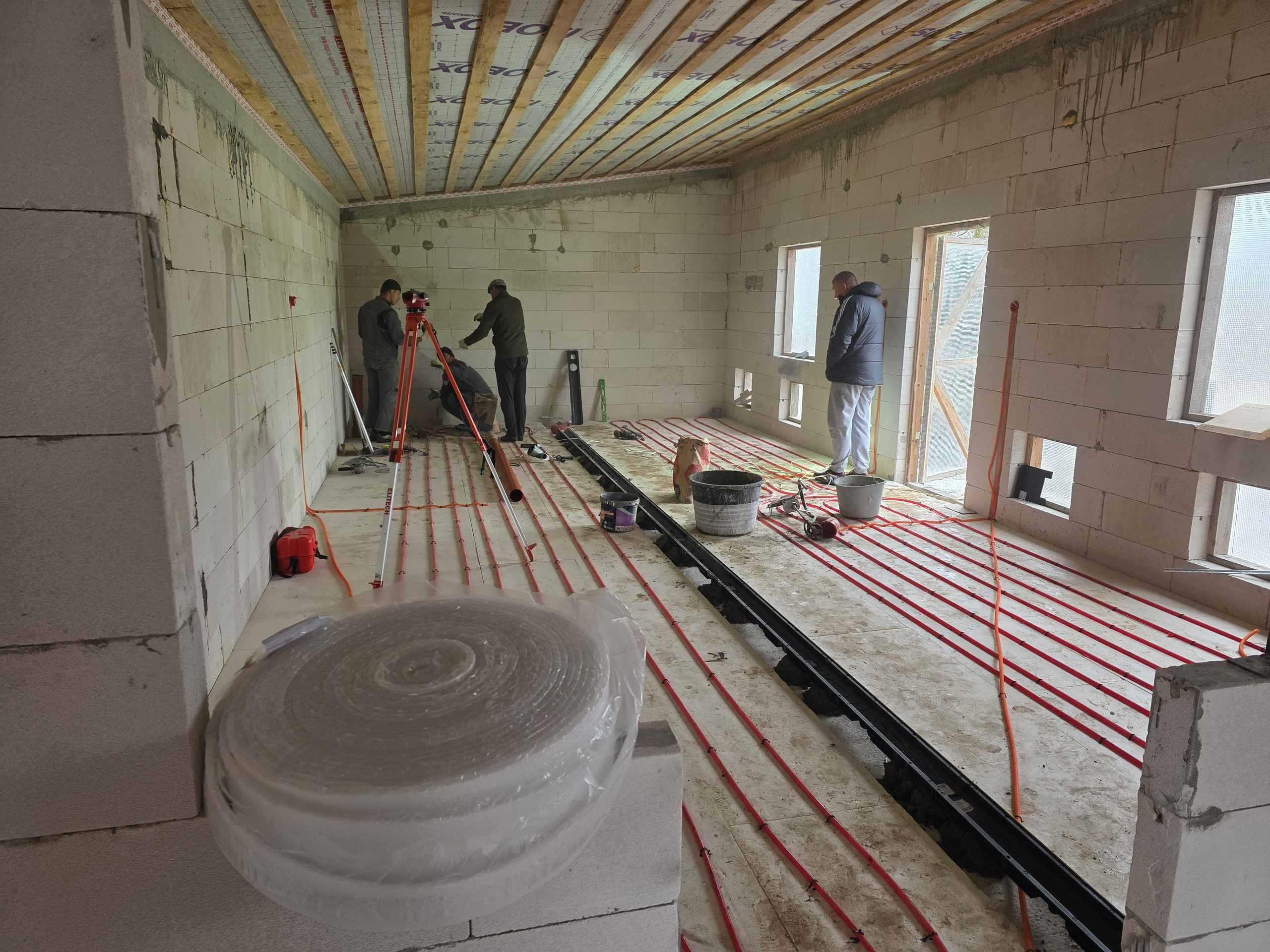 Прокладка труб теплого пола в питомнике МД-006