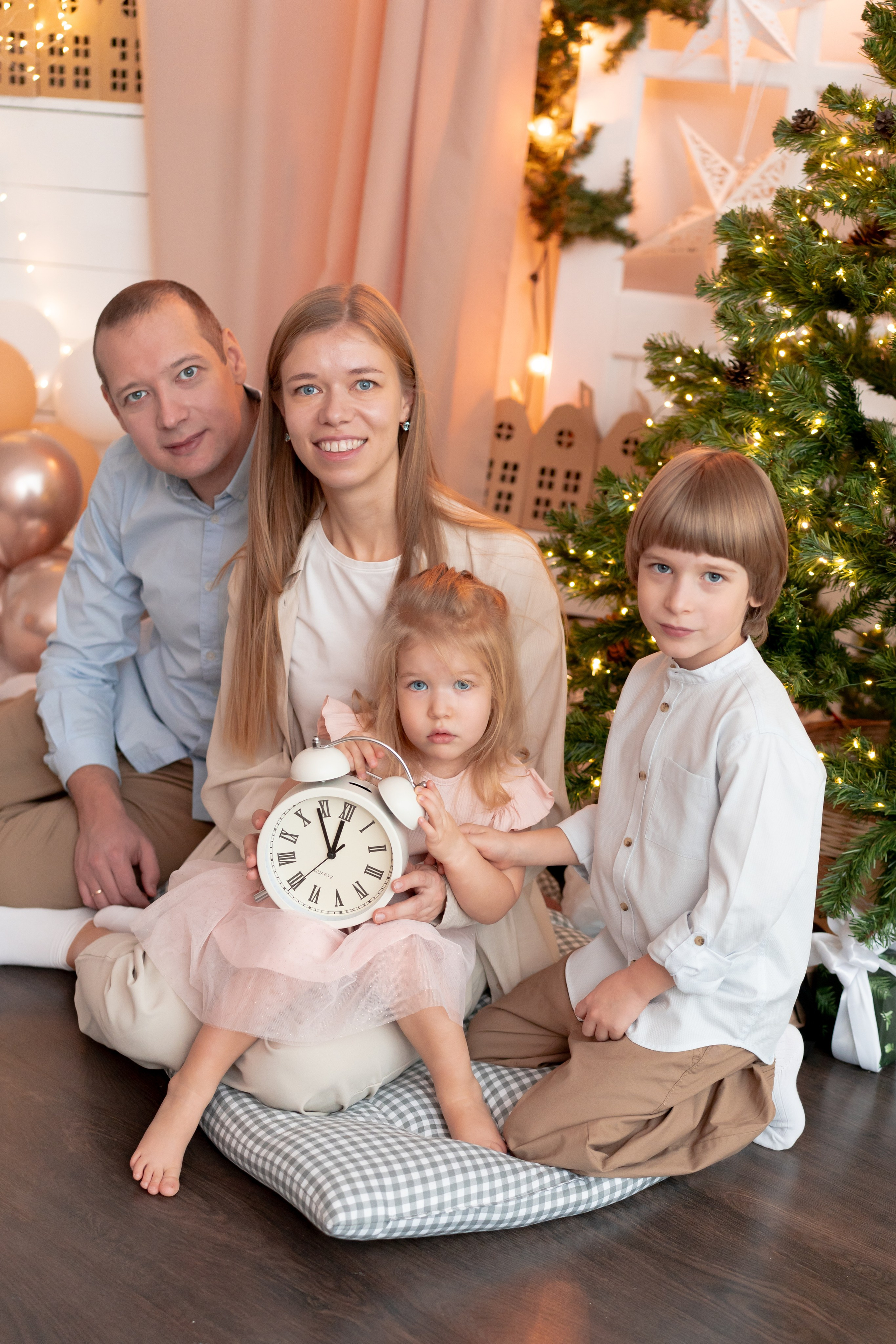 Кирилл и Вика с мамой и папой!. Детская, семейная фотостудия в Санкт-Петербурге