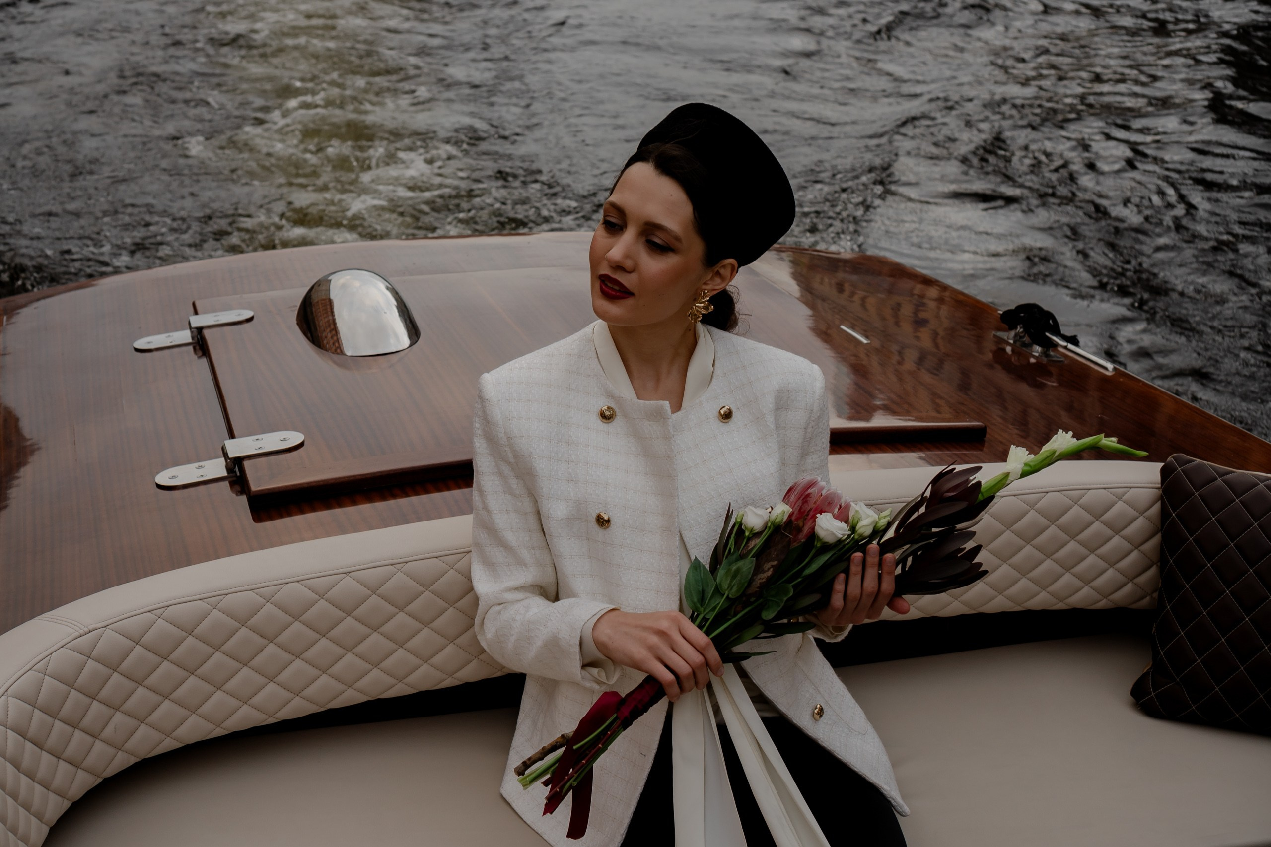 СВАДЕНБНАЯ СЬЕМКА НА КАТЕРЕ ПО КАНАЛАМ САНКТ-ПЕТЕРБУРГА И В АКВАТОРИИ НЕВЫ. Профессиональный фотограф, Санкт-Петербург — Виктория Богомолова